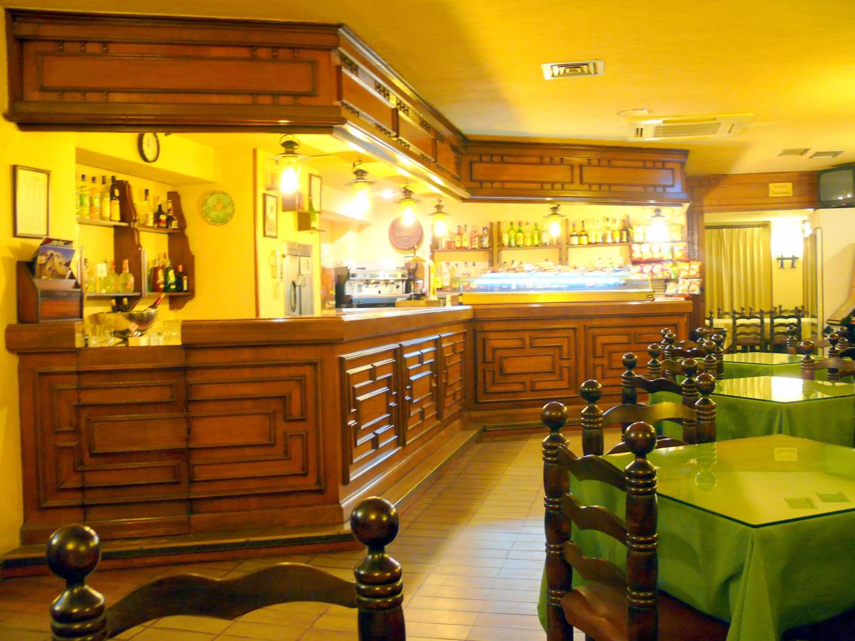 Restaurant/places to eat in Hotel Restaurante Las Galias
