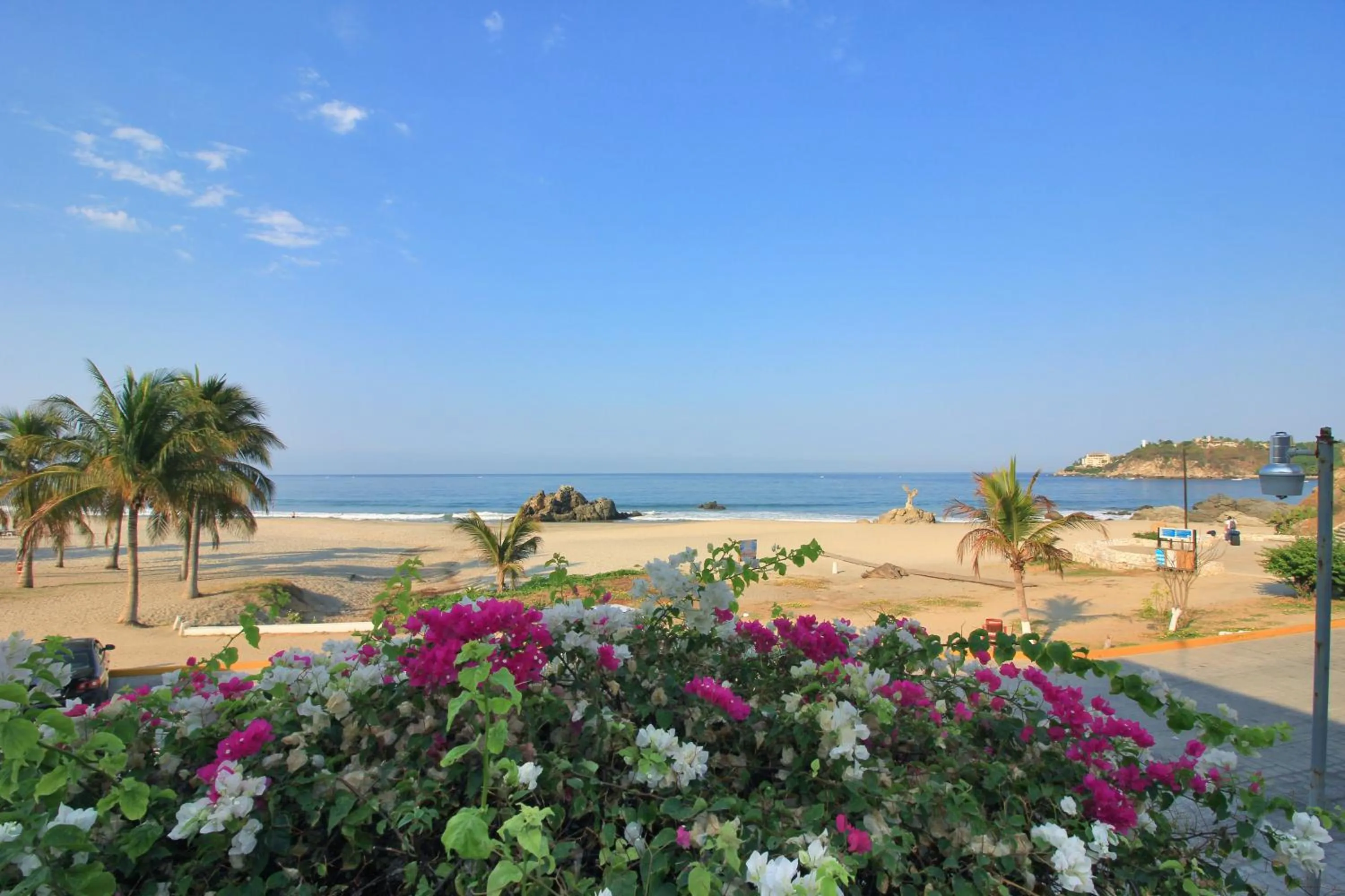 Beach in Bungalows Santa Cruz