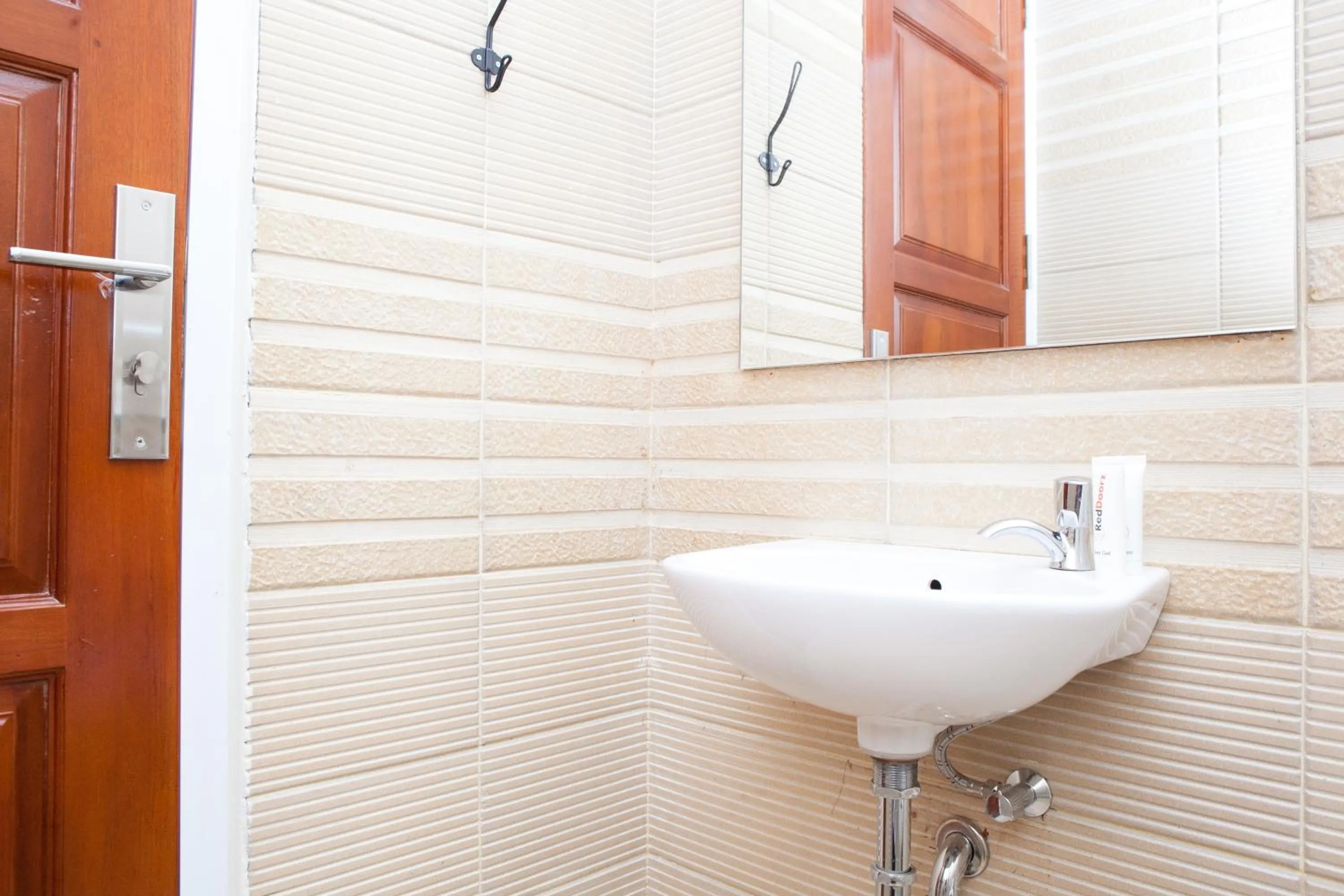 RedDoorz Plus near Pasundan University