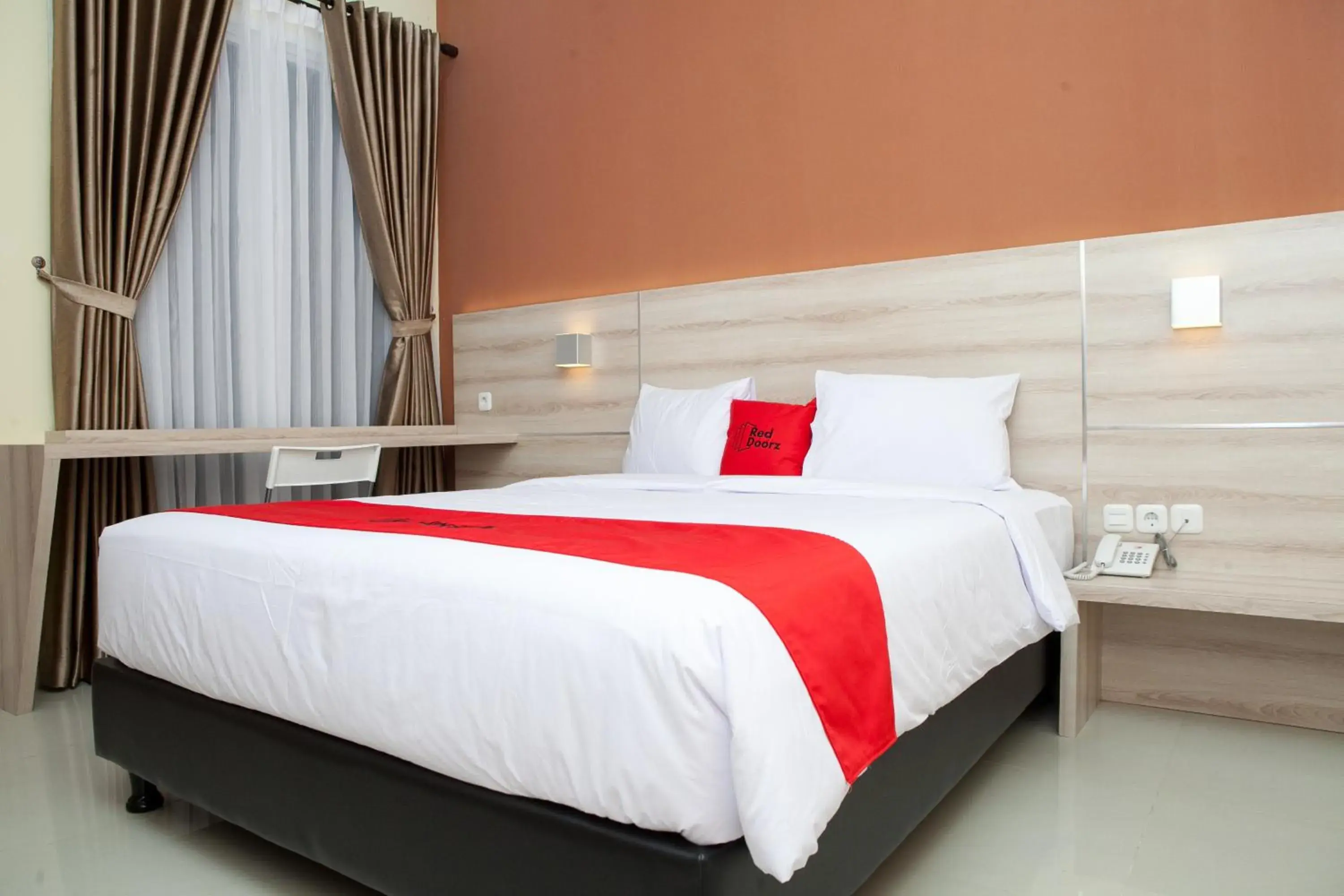 Bedroom, Bed in RedDoorz Plus near Pasundan University Bedroom, Bed in RedDoorz Plus near Pasundan University