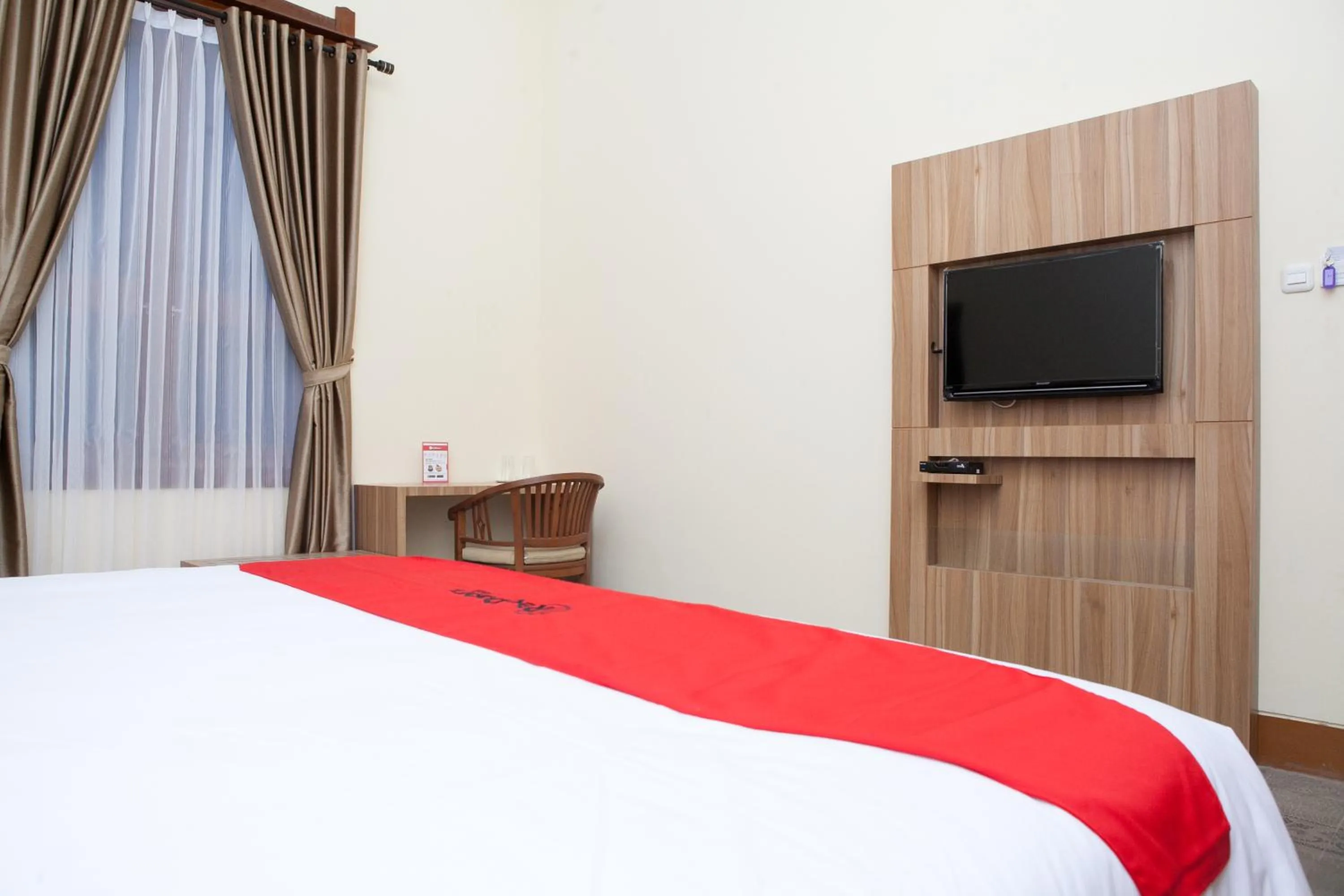 Bed in RedDoorz Plus near Pasundan University