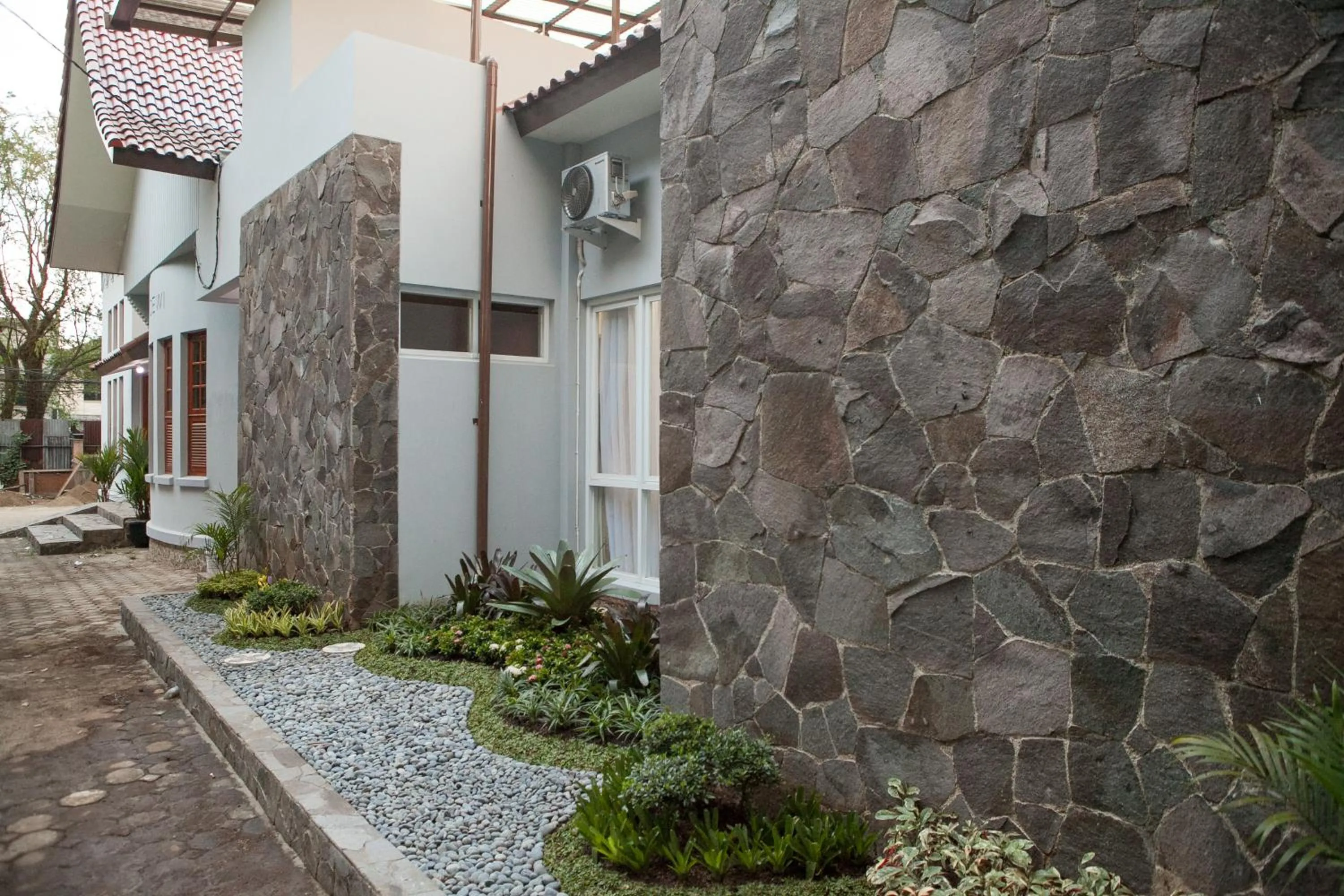 RedDoorz Plus near Pasundan University