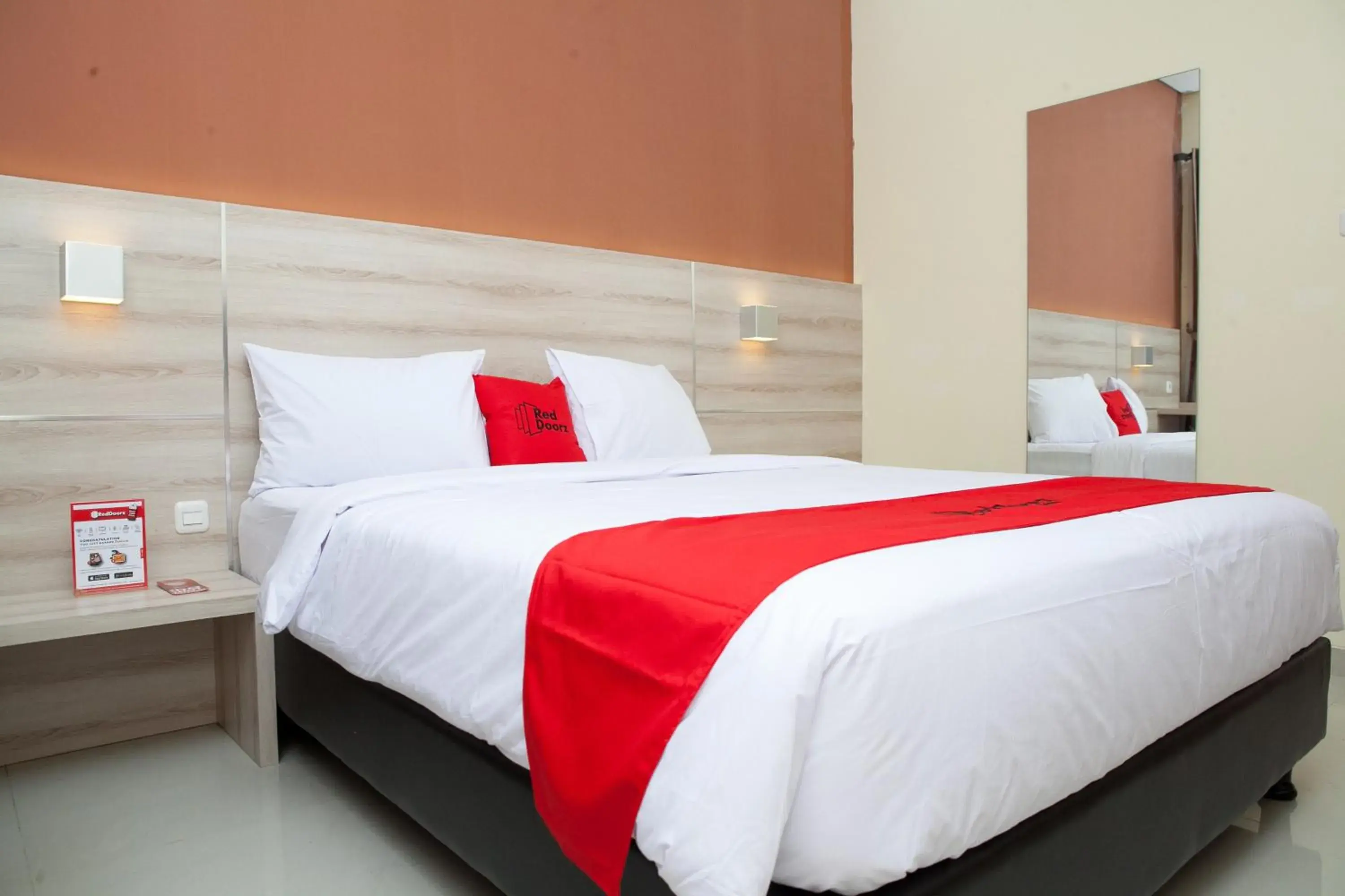 Bed in RedDoorz Plus near Pasundan University Bed in RedDoorz Plus near Pasundan University