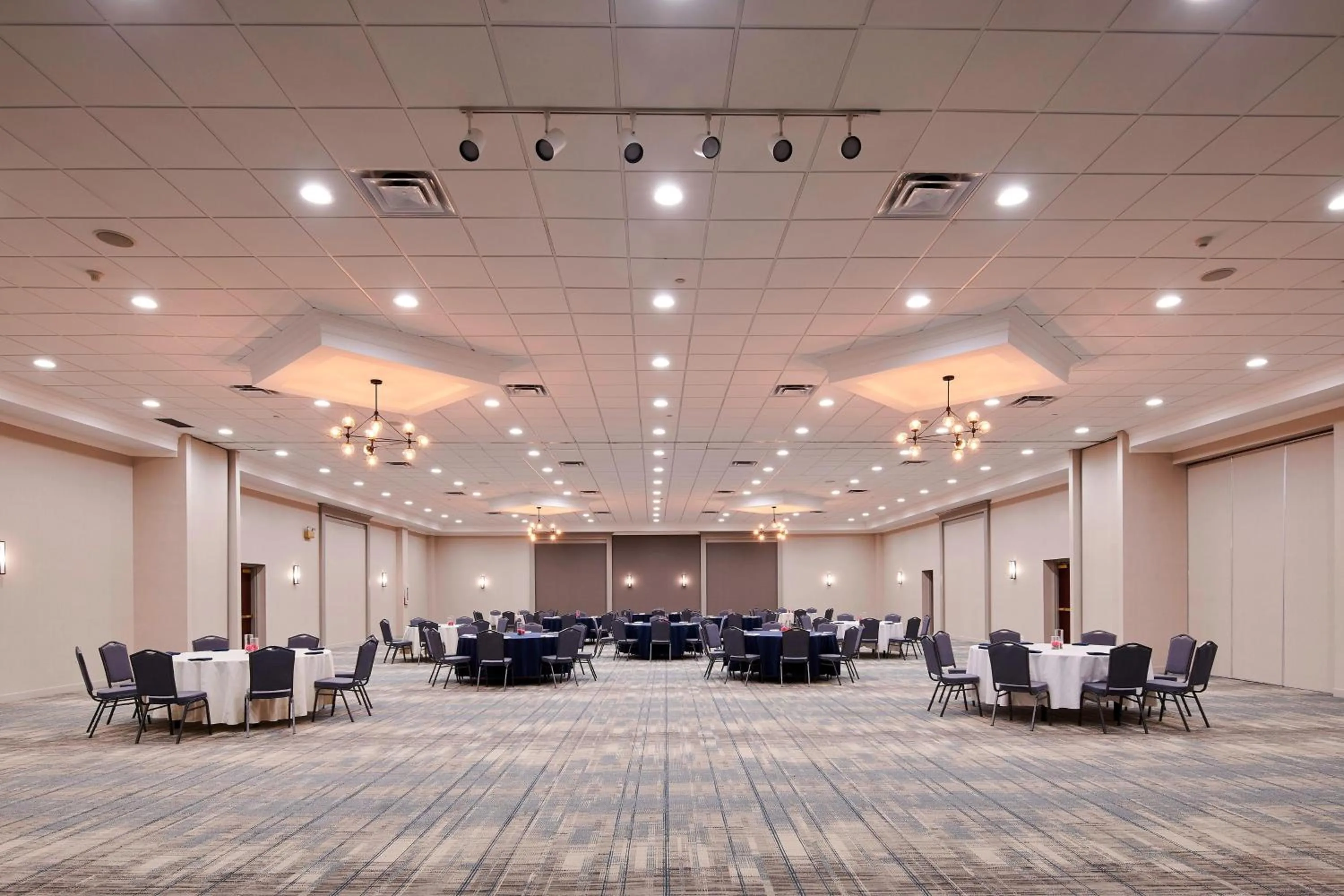 Meeting/conference room in Four Points by Sheraton Cleveland-Eastlake