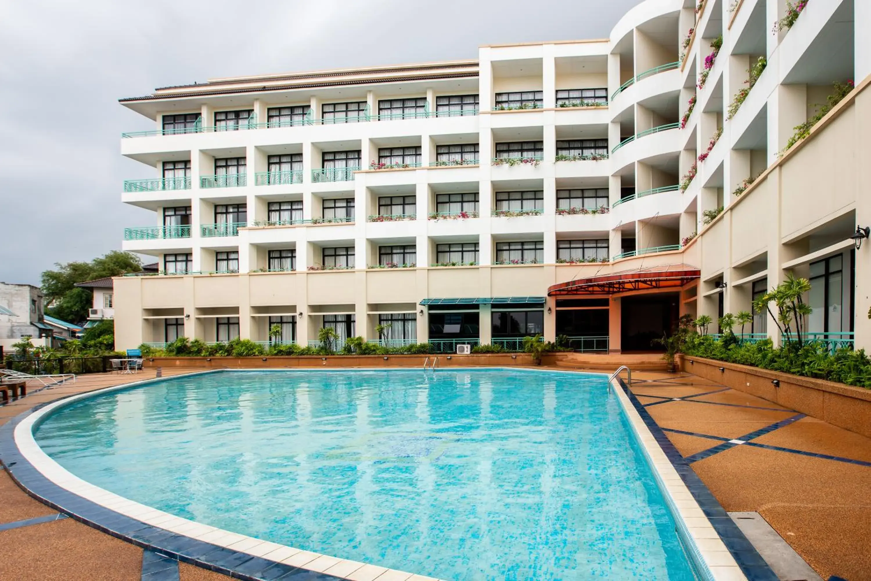 Property building in Surin Majestic Hotel Property building in Surin Majestic Hotel