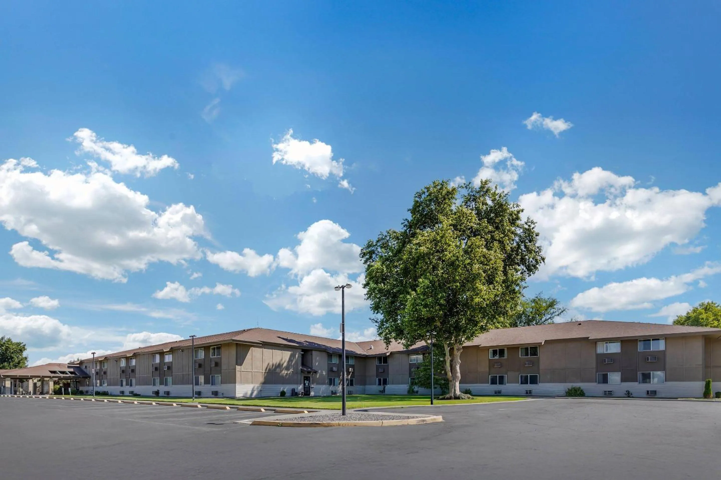 Property building in Quality Inn Umatilla - Hermiston