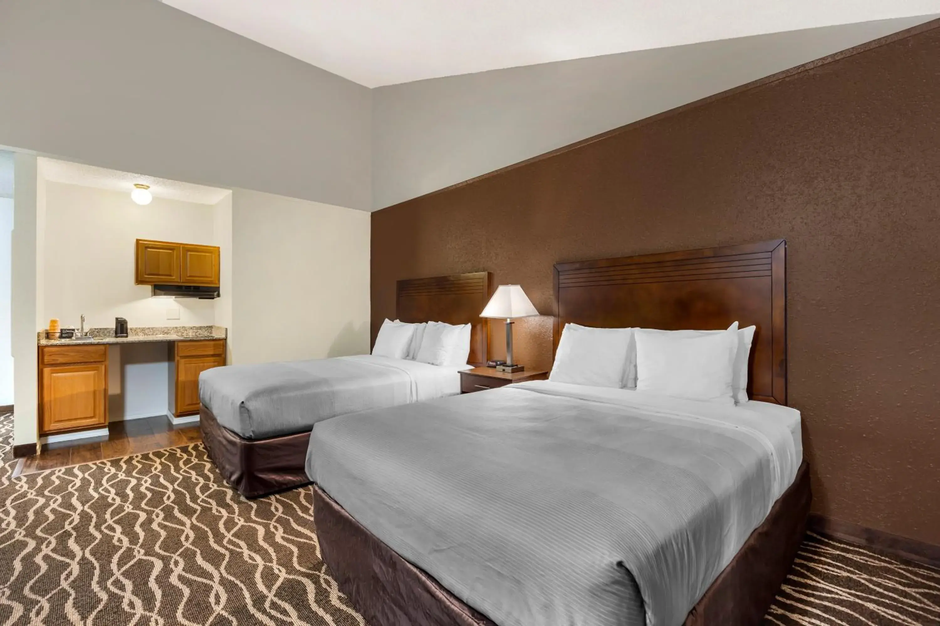 Queen Room with Two Queen Beds and Golf Course View - Non-Smoking in Quality Inn Umatilla - Hermiston Queen Room with Two Queen Beds and Golf Course View - Non-Smoking in Quality Inn Umatilla - Hermiston