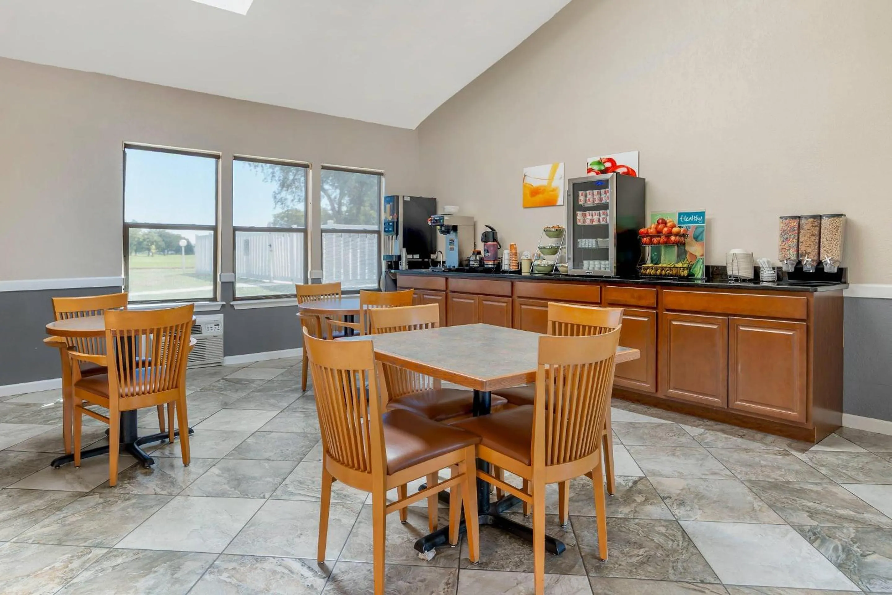 Breakfast in Quality Inn Umatilla - Hermiston