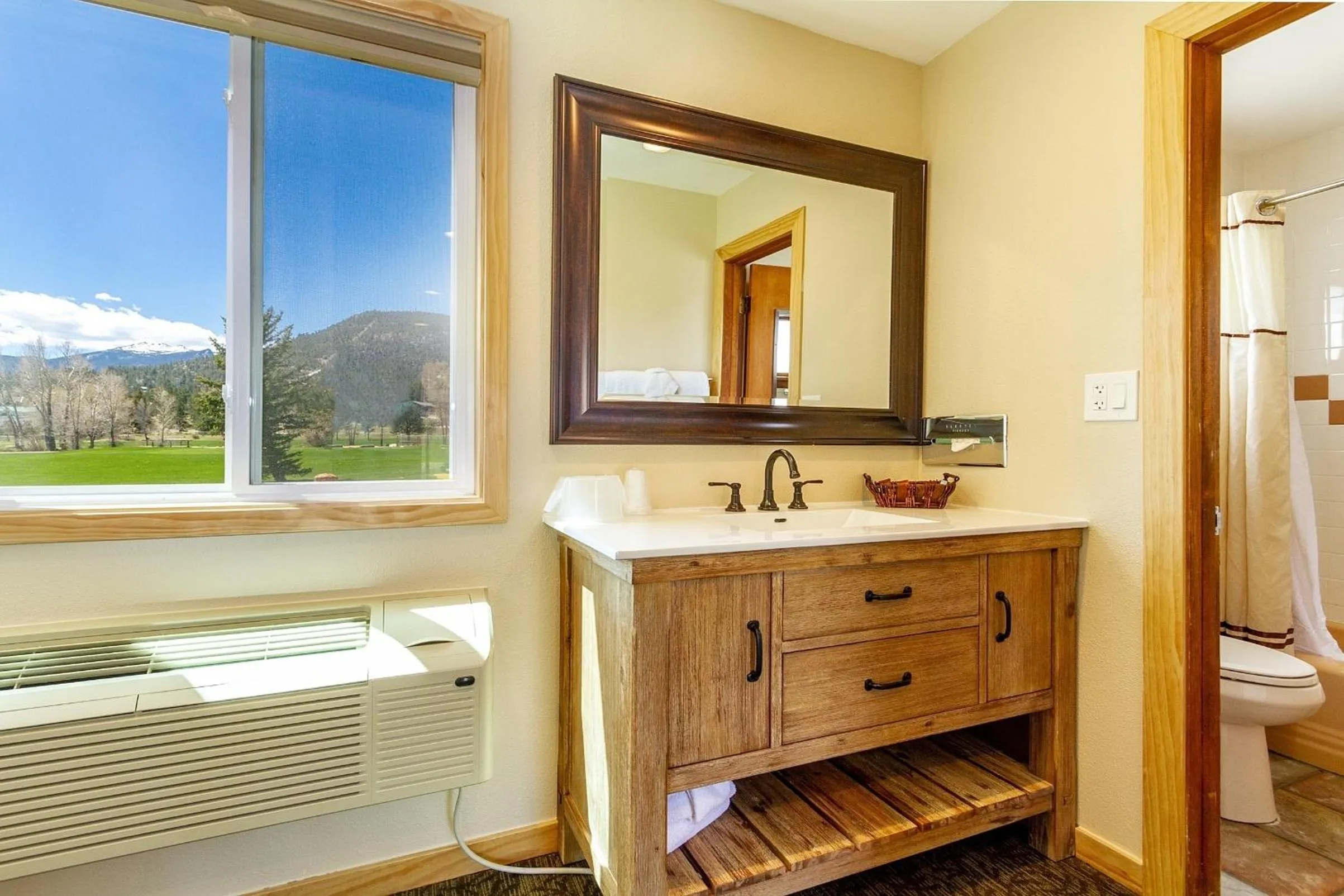 Bathroom in Discovery Lodge