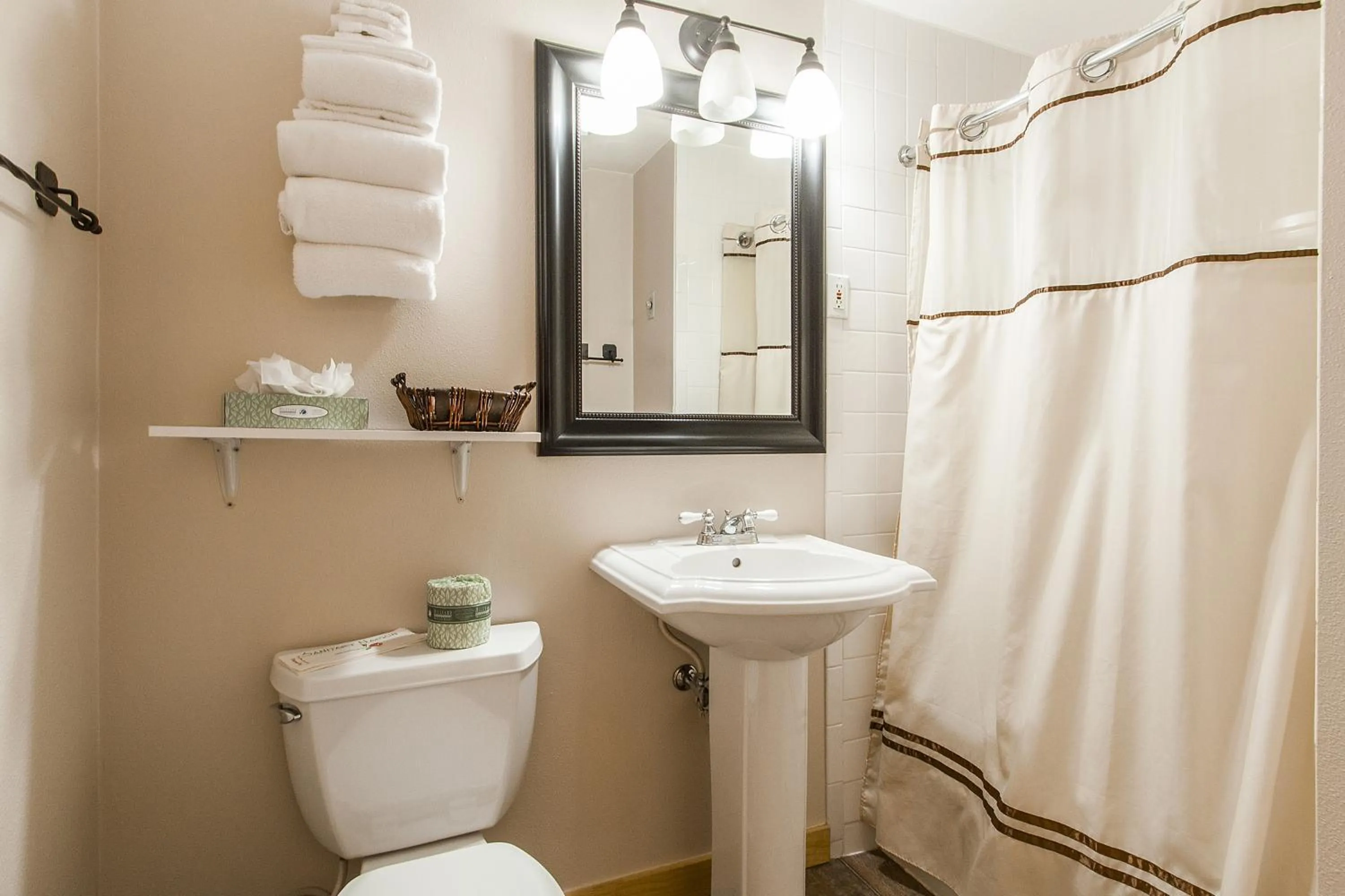 Bathroom in Discovery Lodge