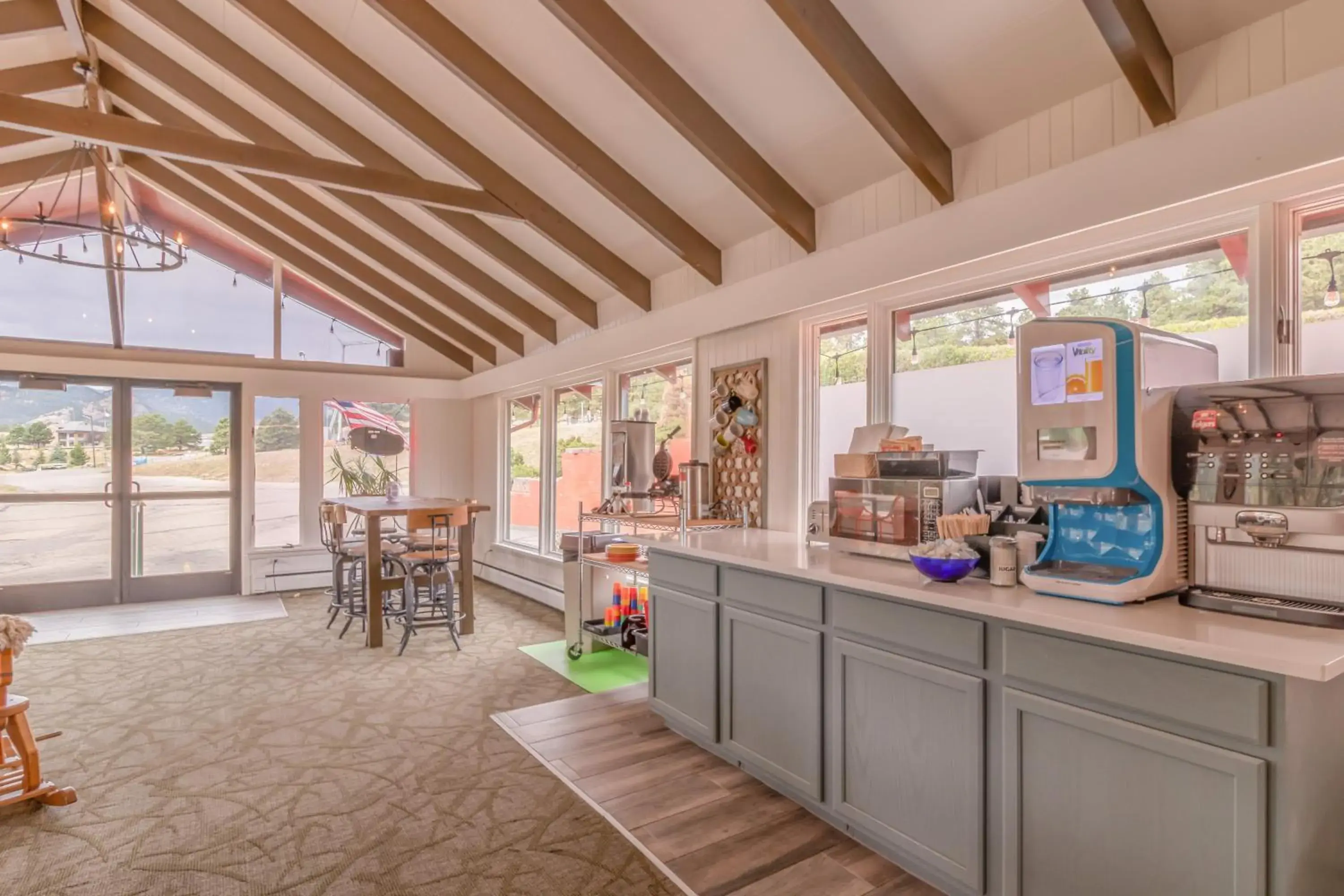 Breakfast in Discovery Lodge Breakfast in Discovery Lodge