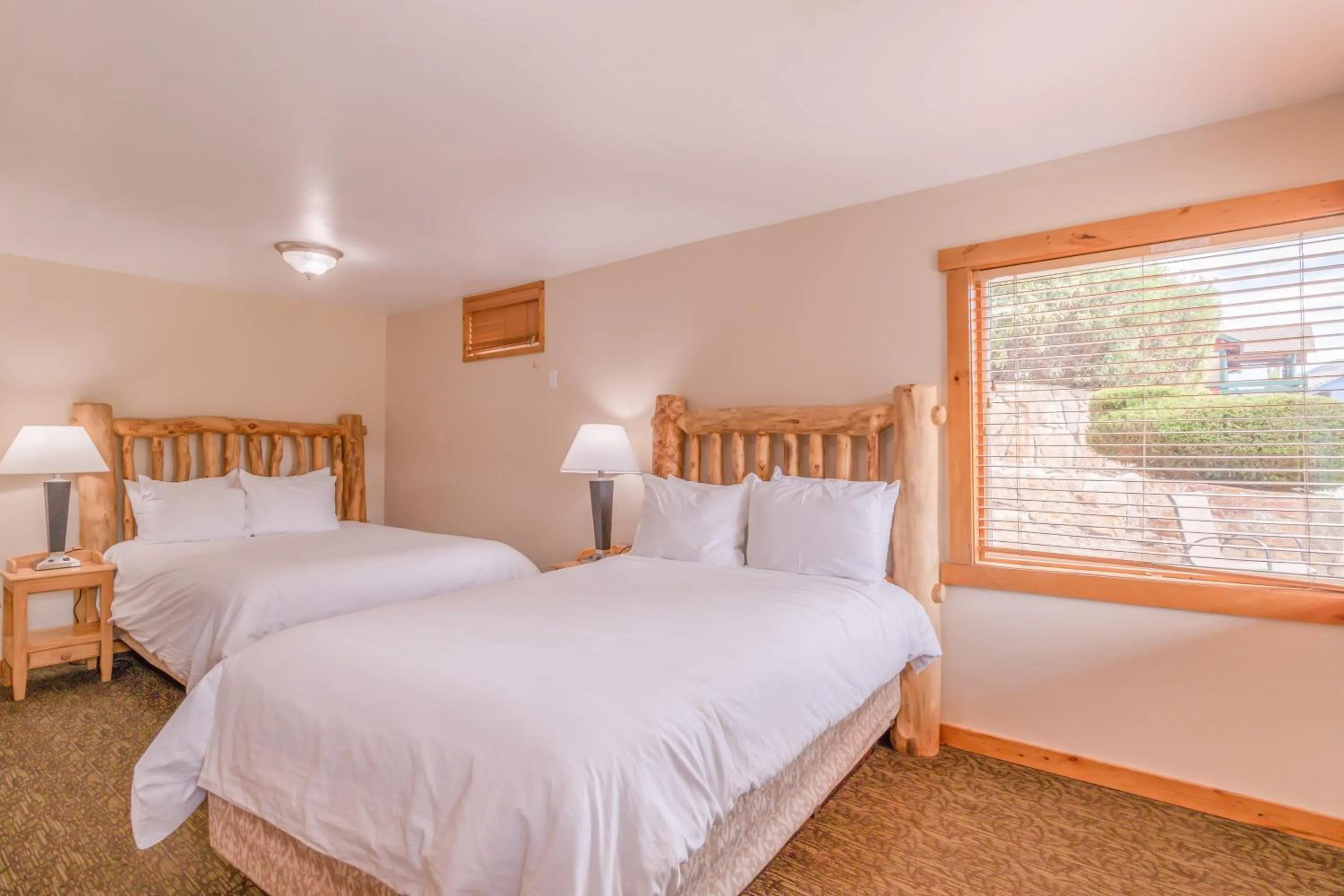Bedroom, Bed in Discovery Lodge