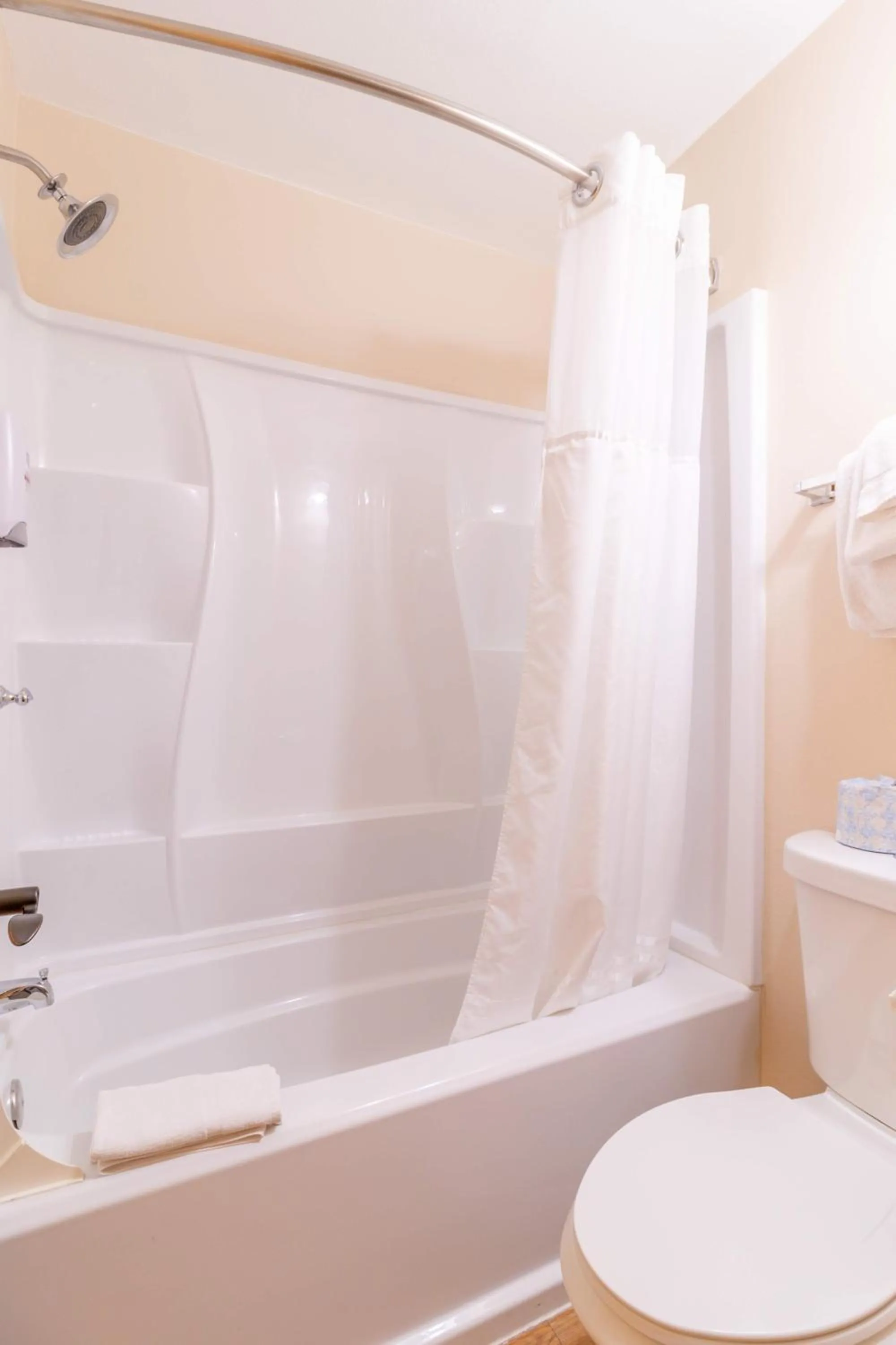 Bathroom in Discovery Lodge