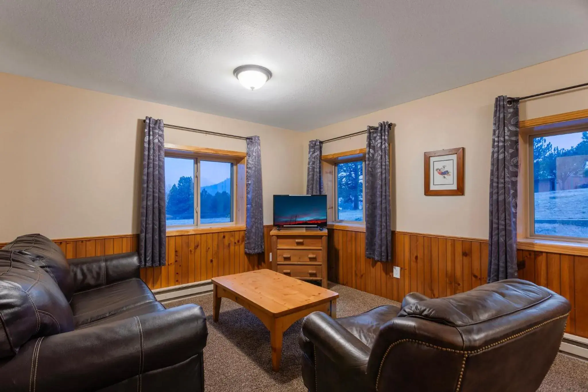 Communal lounge/ TV room in Discovery Lodge Communal lounge/ TV room in Discovery Lodge