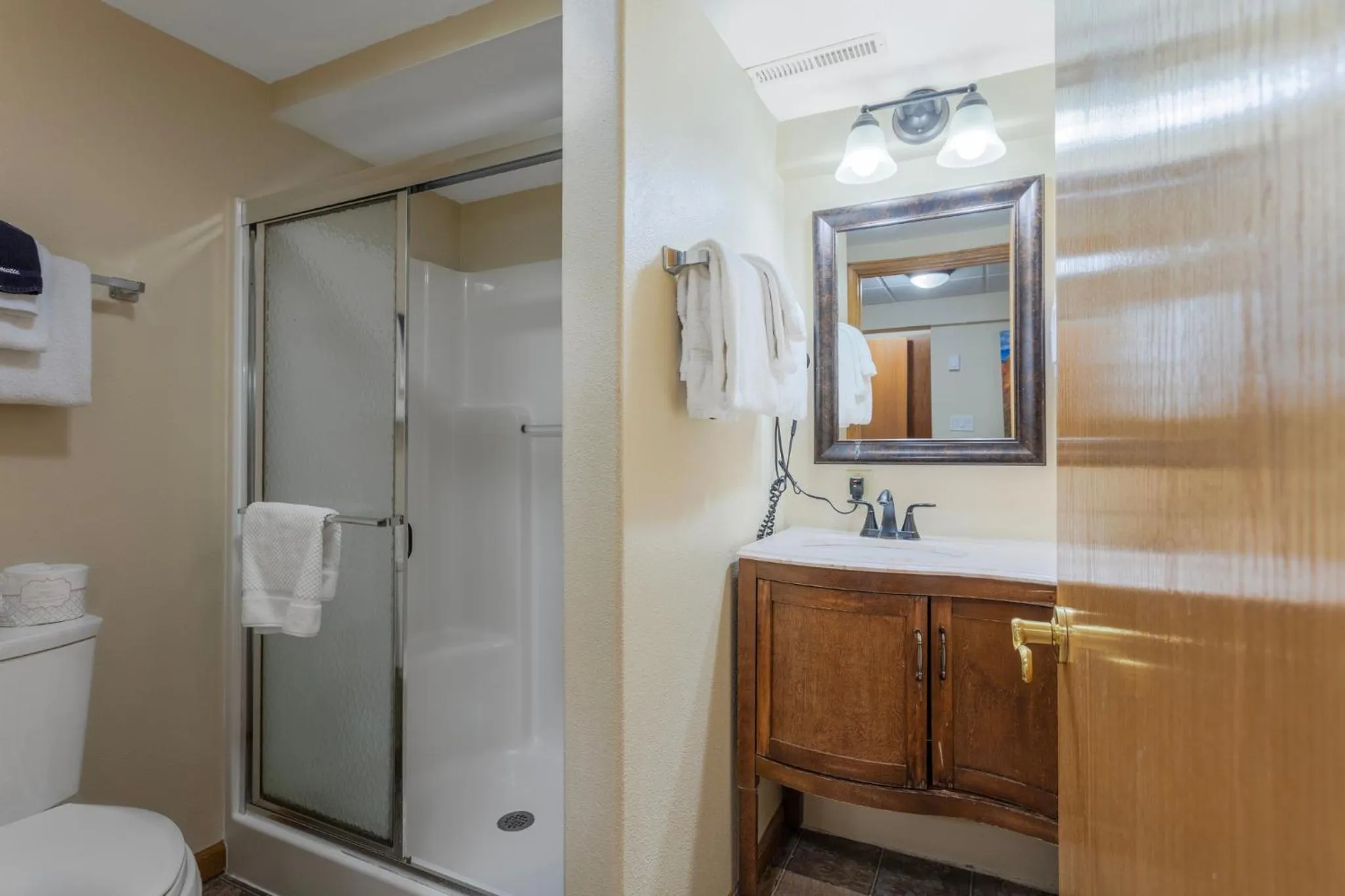 Shower in Discovery Lodge