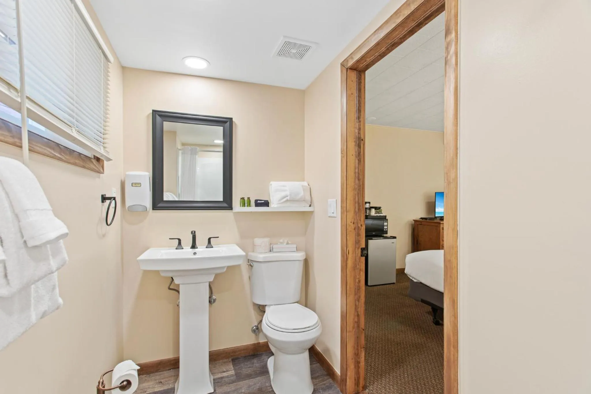 Shower in Discovery Lodge