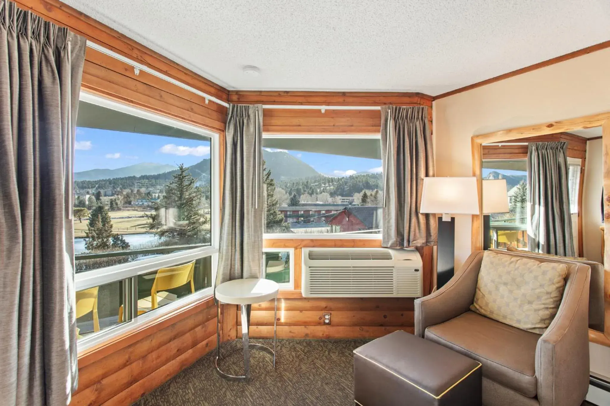 Mountain view in Discovery Lodge Mountain view in Discovery Lodge