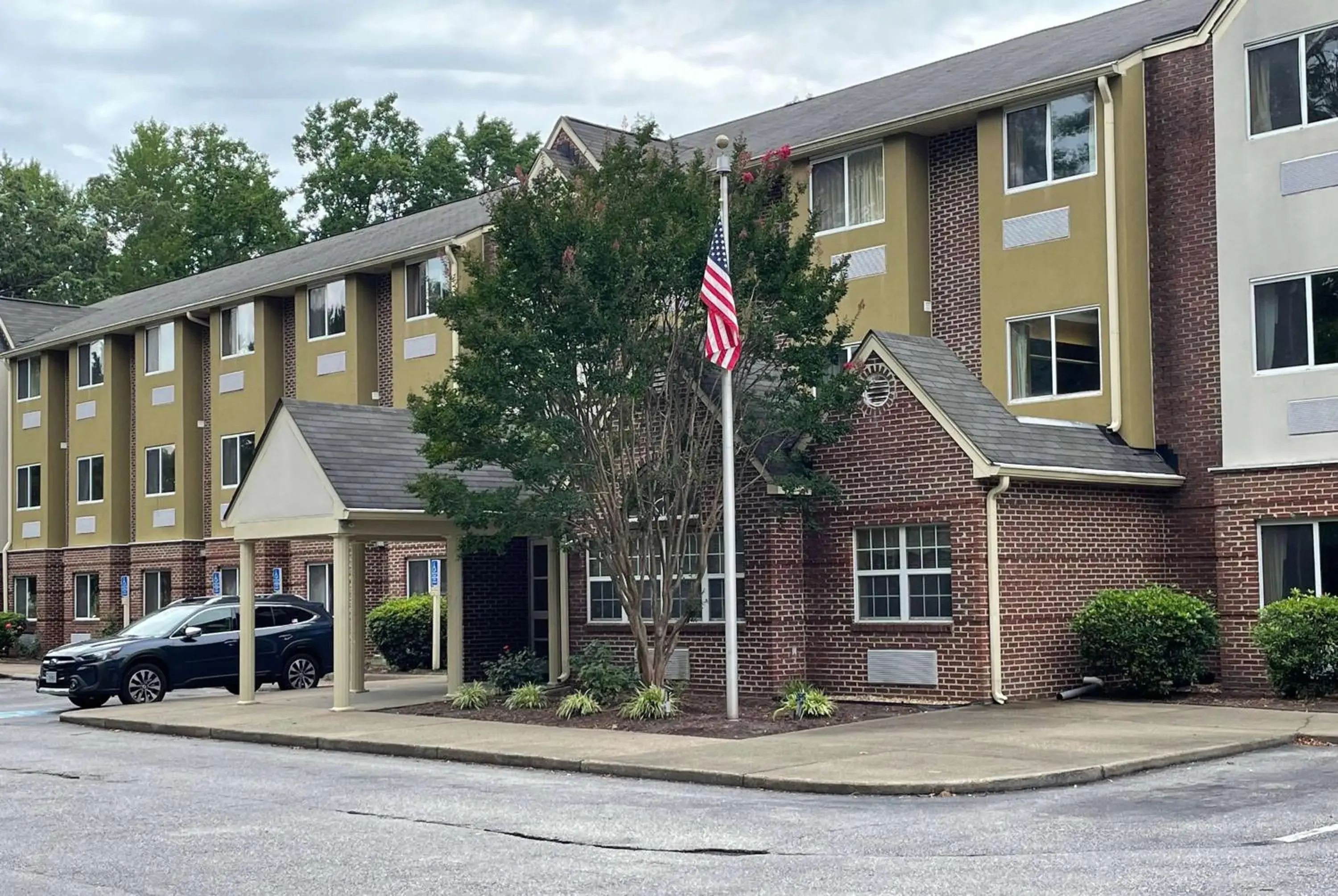 Property building in Microtel Inn & Suites Newport News Property building in Microtel Inn & Suites Newport News