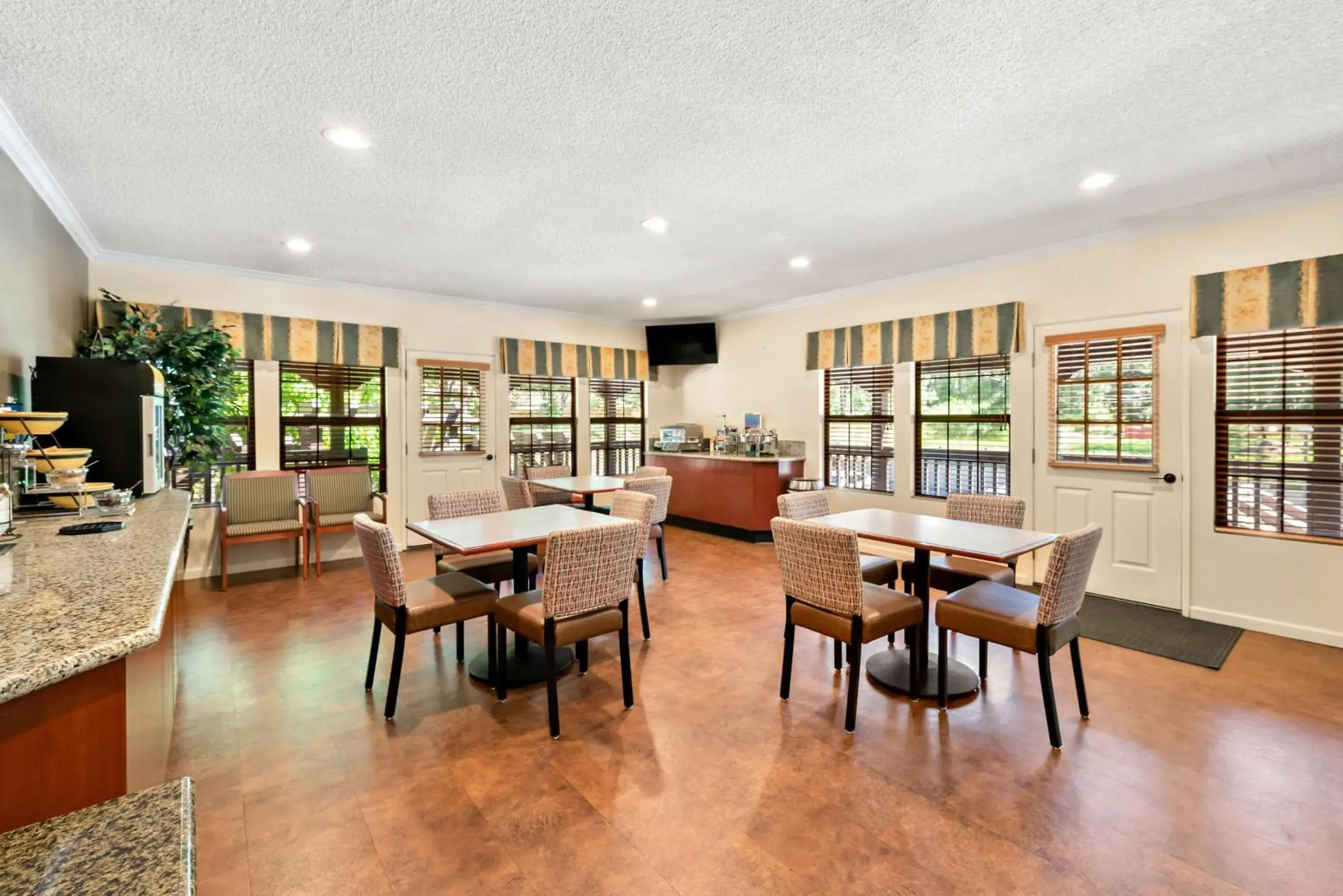 Breakfast in Best Western Stagecoach Inn Breakfast in Best Western Stagecoach Inn