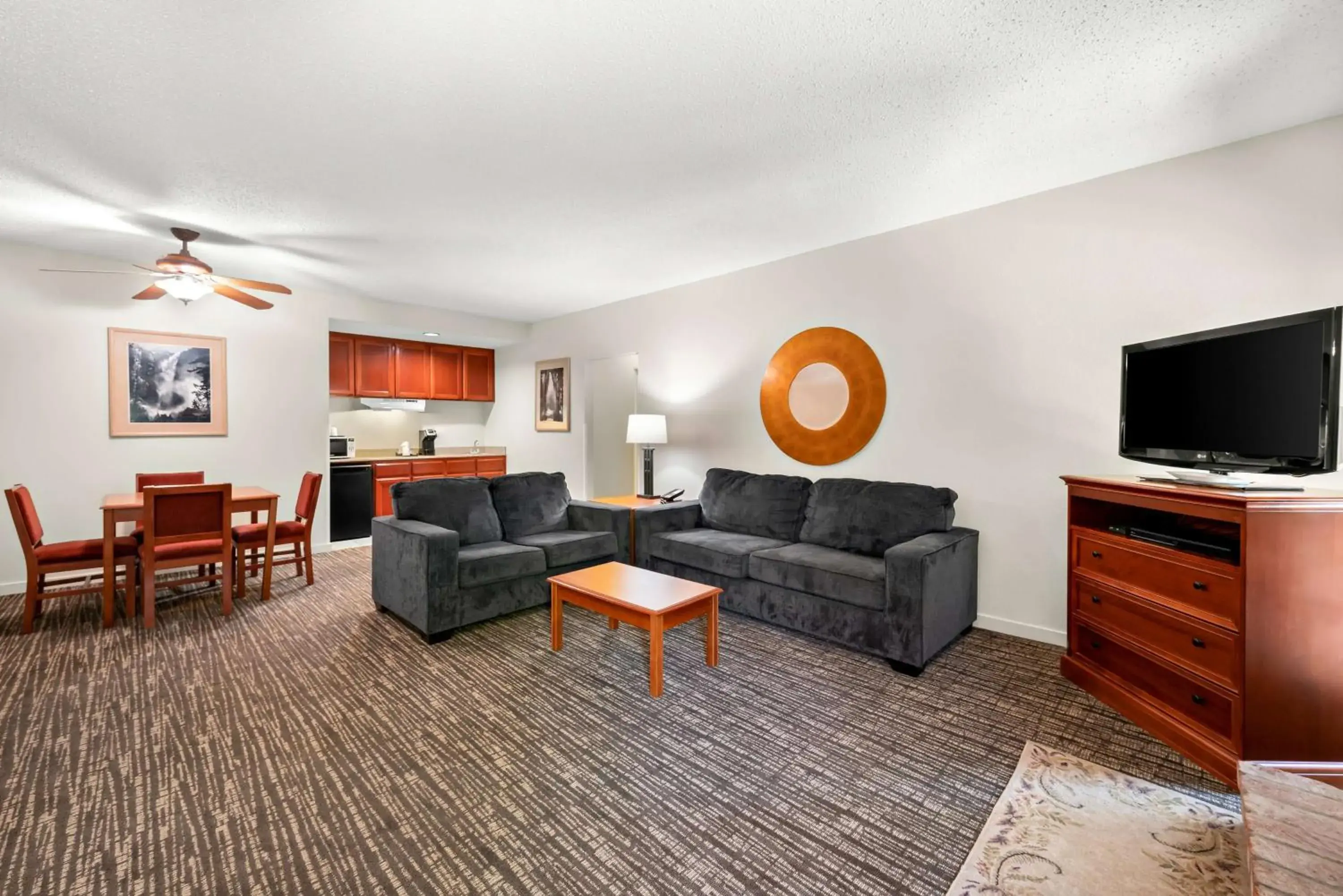 Photo of the whole room in Best Western Stagecoach Inn Photo of the whole room in Best Western Stagecoach Inn