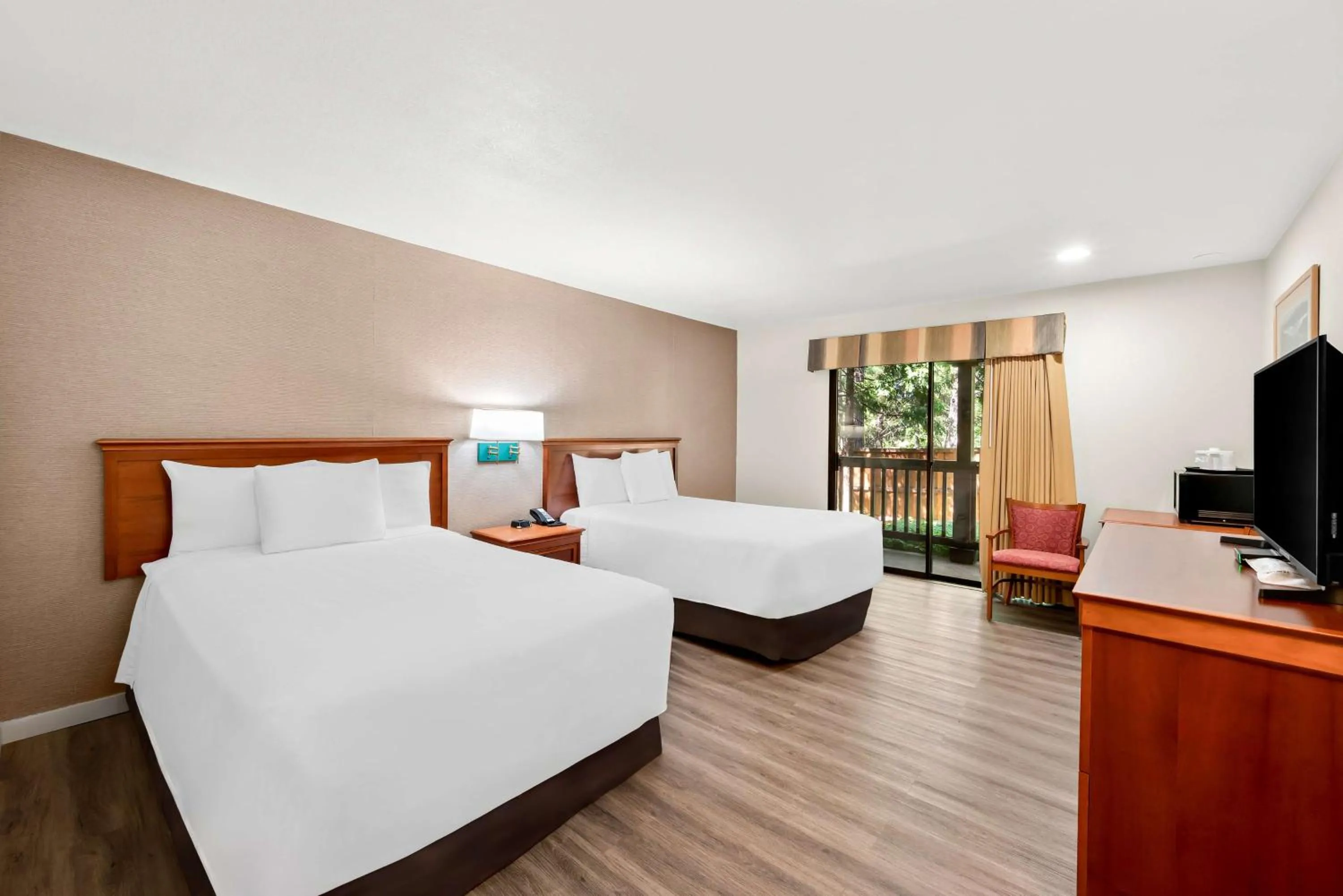 Photo of the whole room, Bed in Best Western Stagecoach Inn