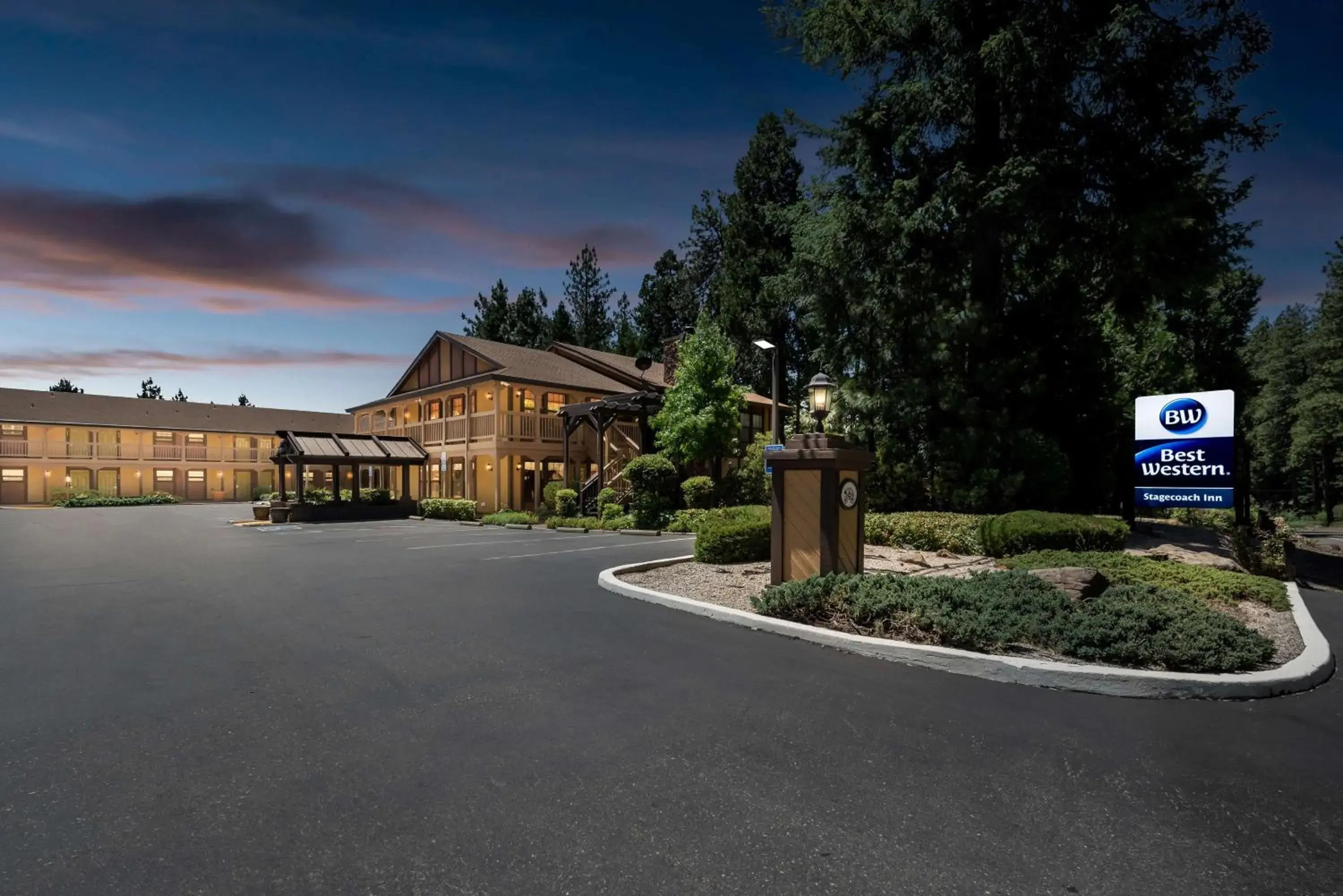 Property building in Best Western Stagecoach Inn Property building in Best Western Stagecoach Inn