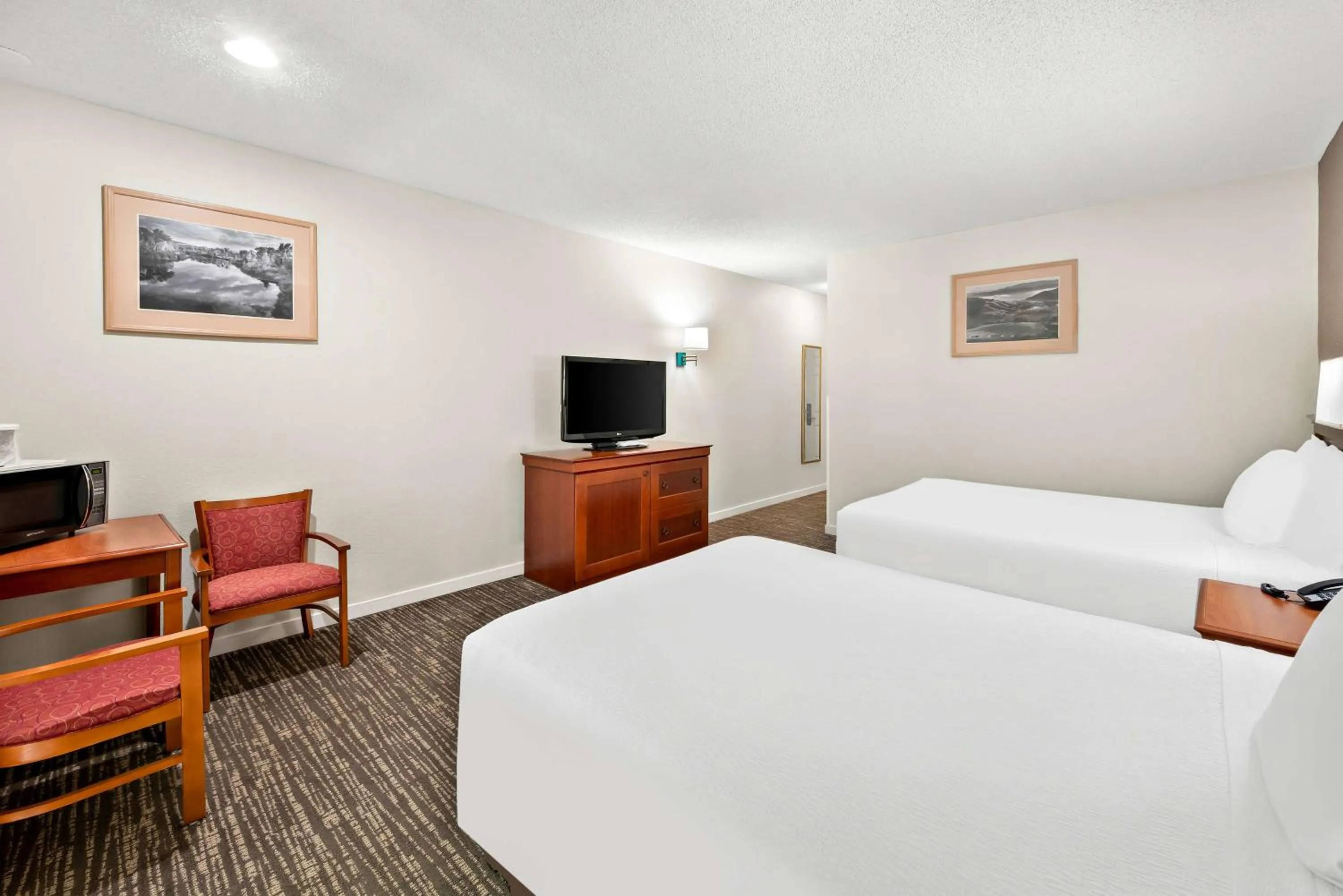 Bedroom, Bed in Best Western Stagecoach Inn