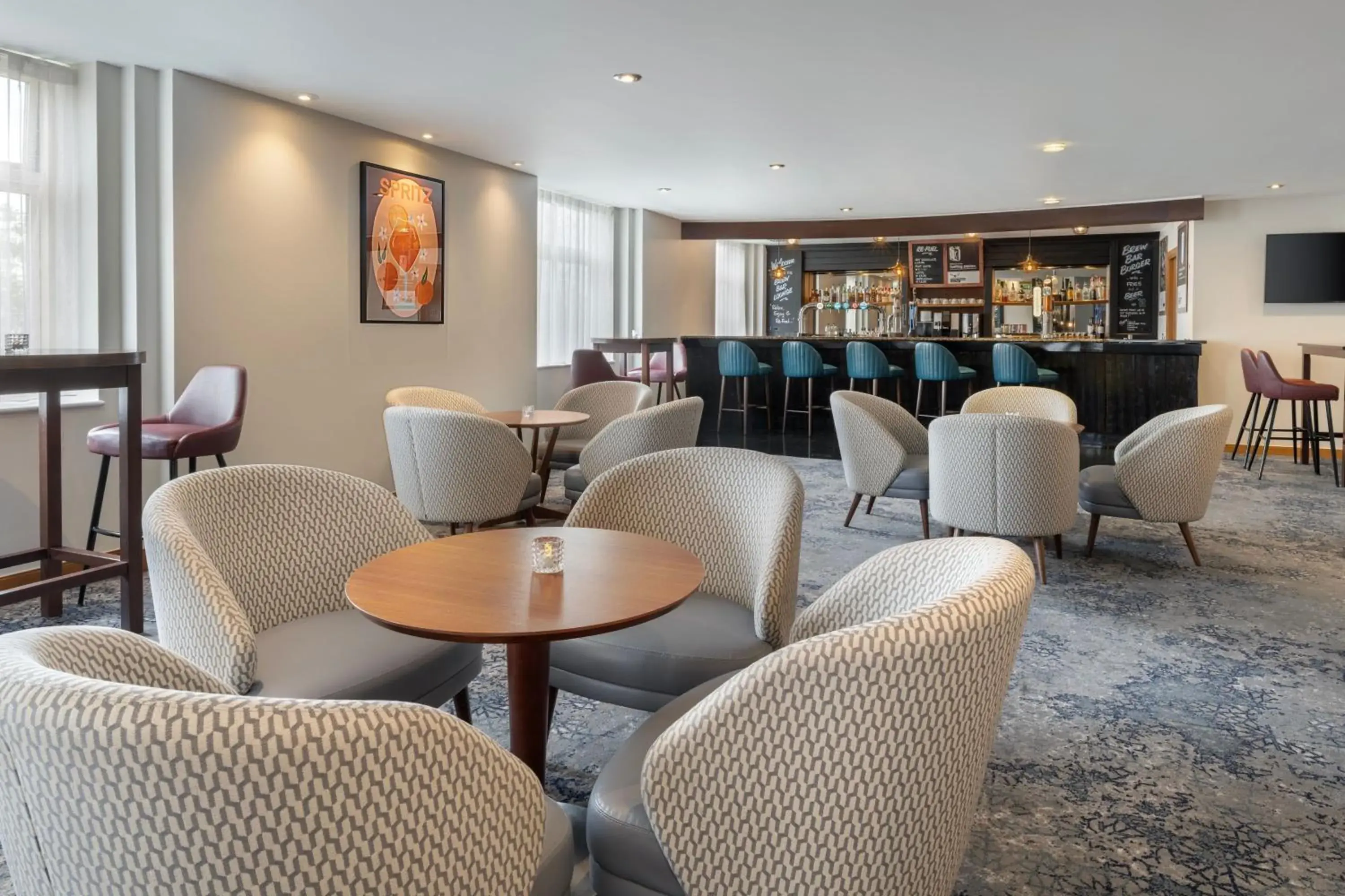 Lounge or bar in Delta Hotels by Marriott Bexleyheath Lounge or bar in Delta Hotels by Marriott Bexleyheath