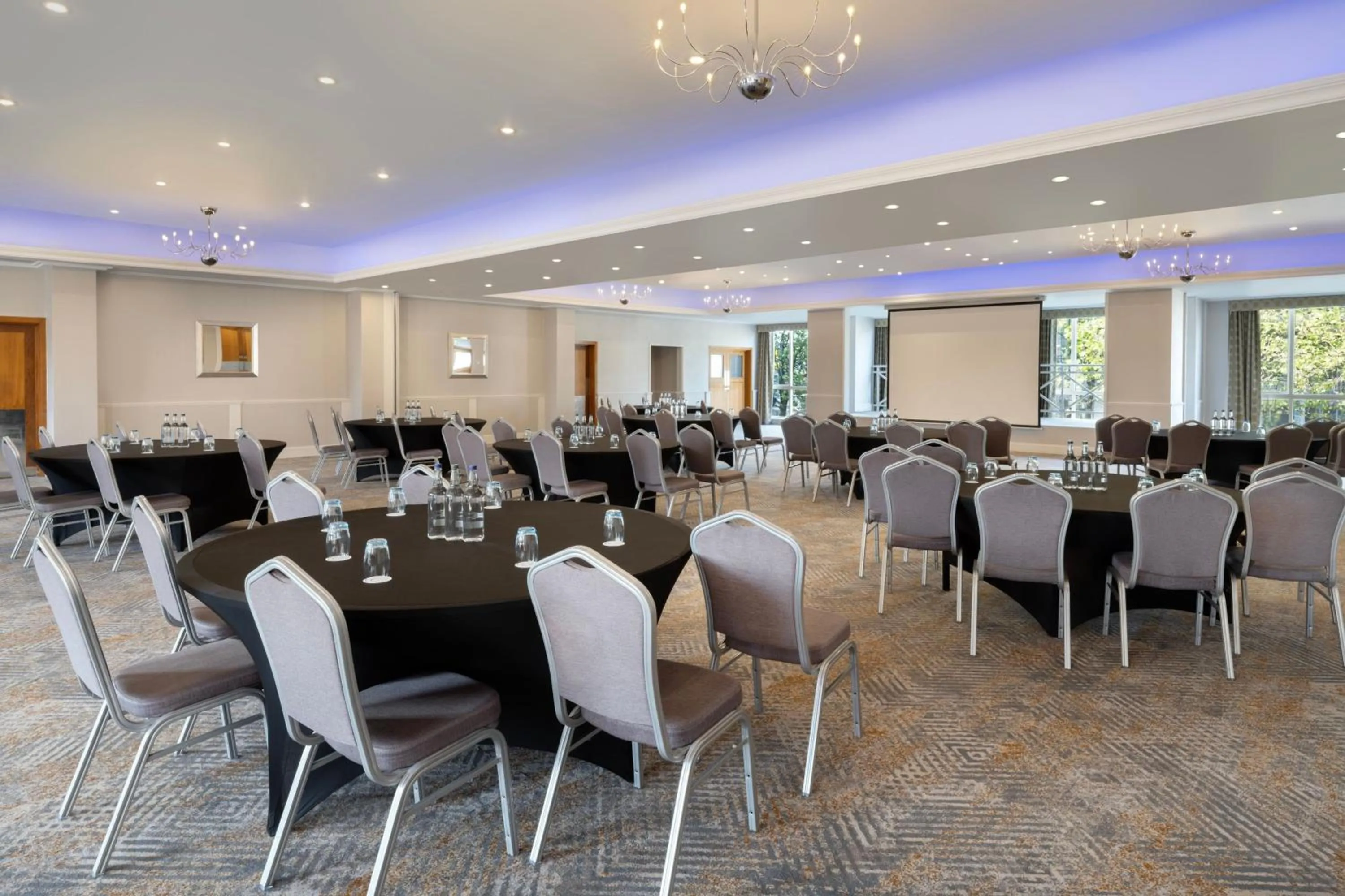 Lounge or bar in Delta Hotels by Marriott Bexleyheath