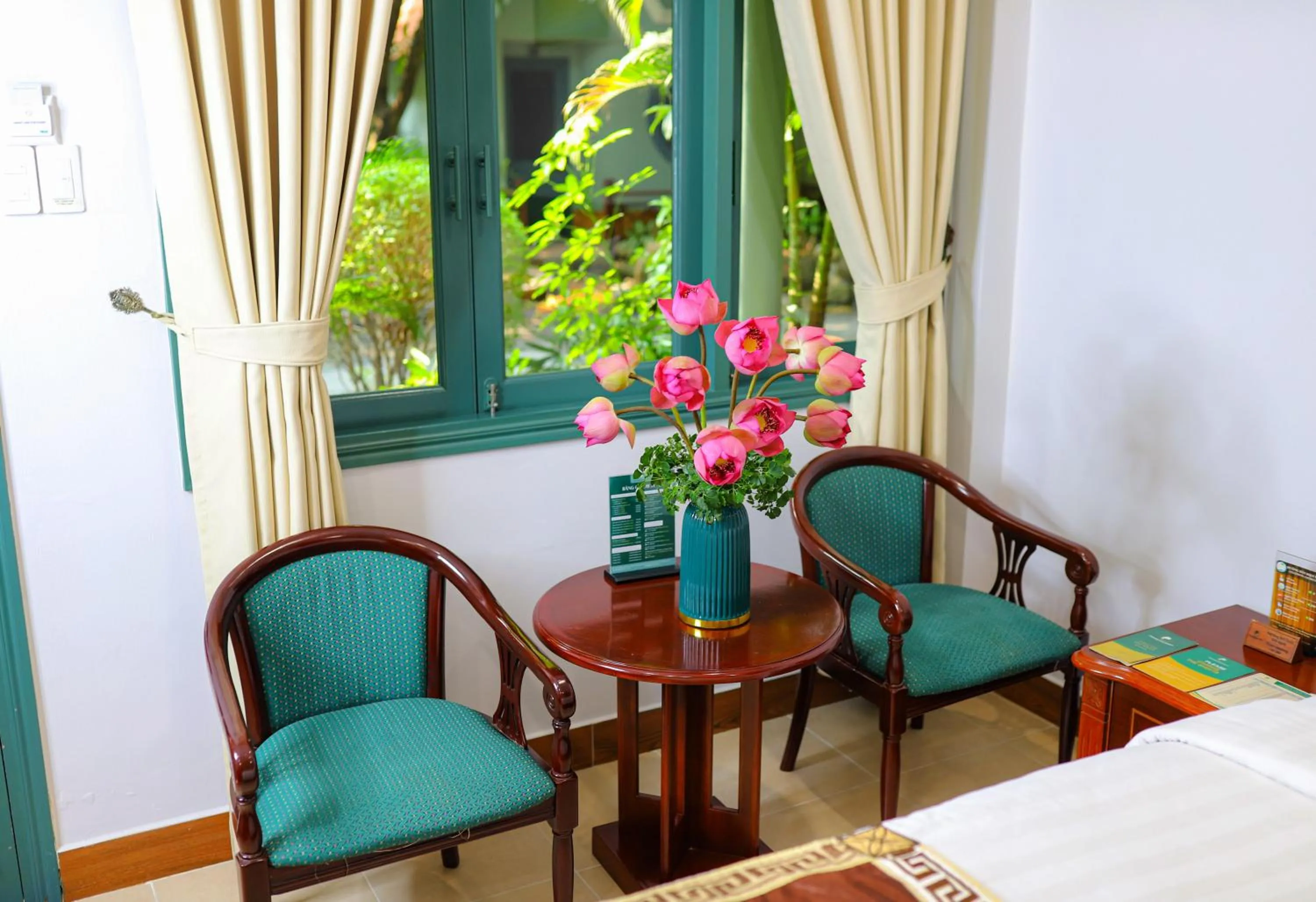 Seating area in Phuong Nam Resort