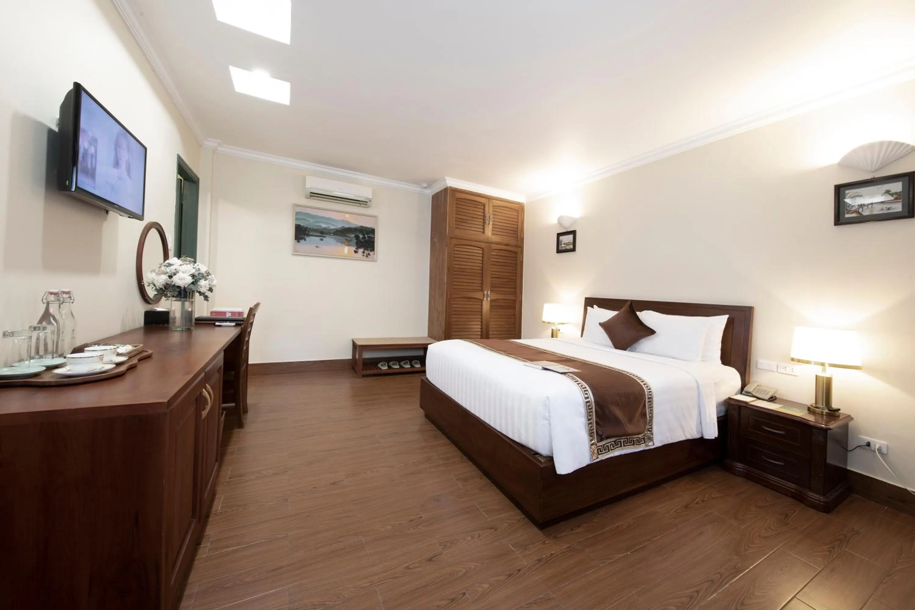 TV and multimedia, Bed in Phuong Nam Resort