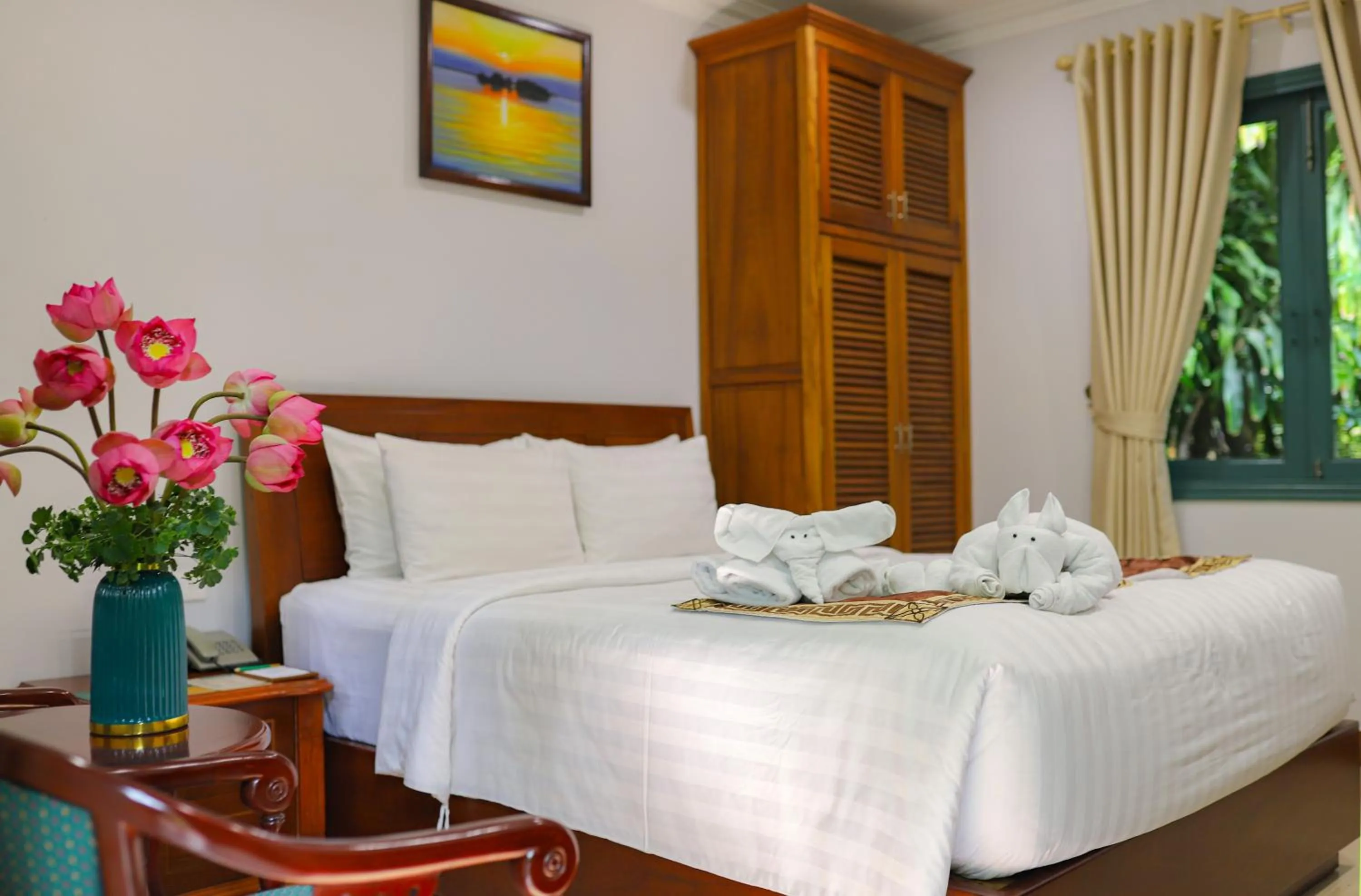 Bed in Phuong Nam Resort
