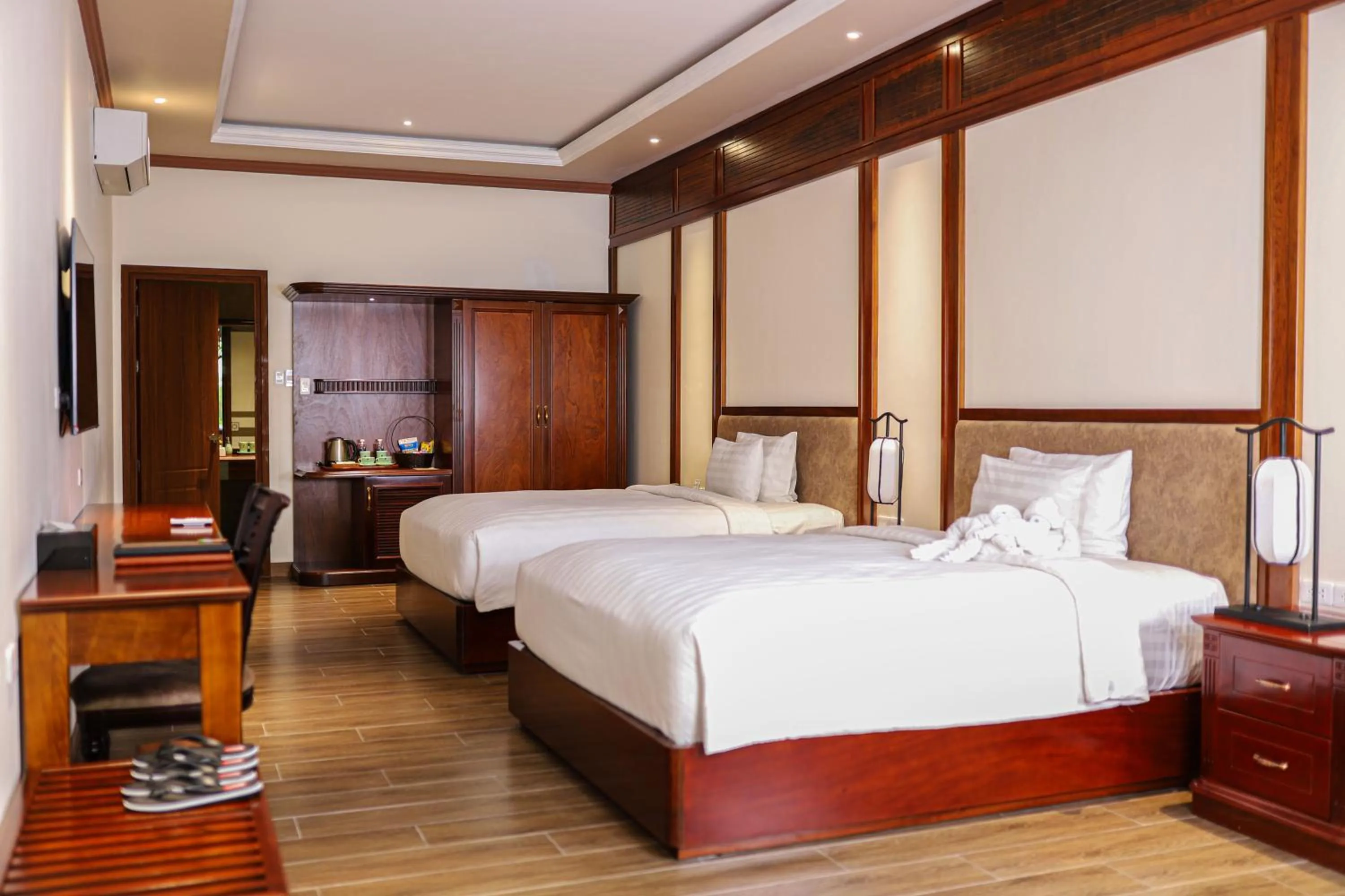 Bed in Phuong Nam Resort