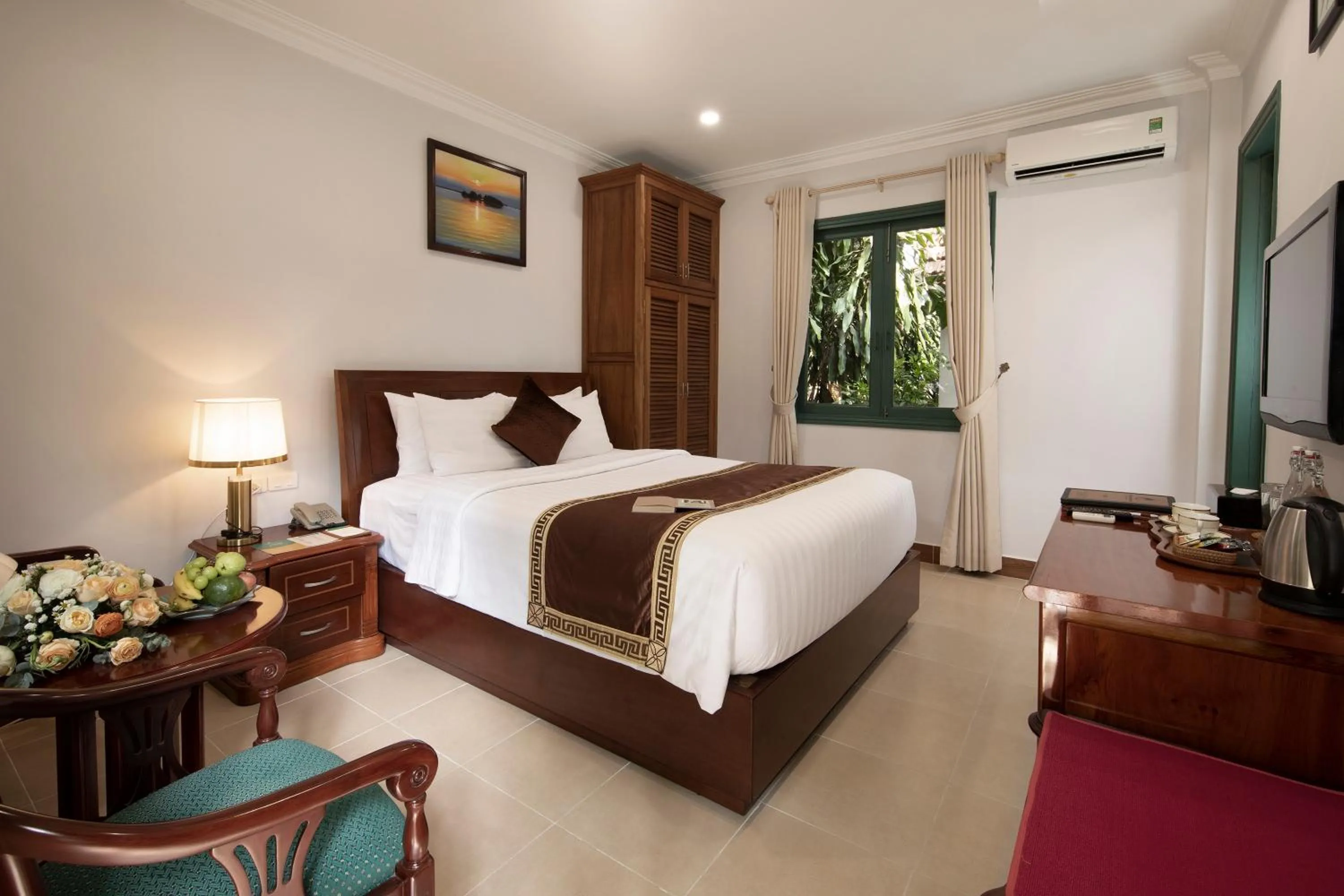 Bed in Phuong Nam Resort