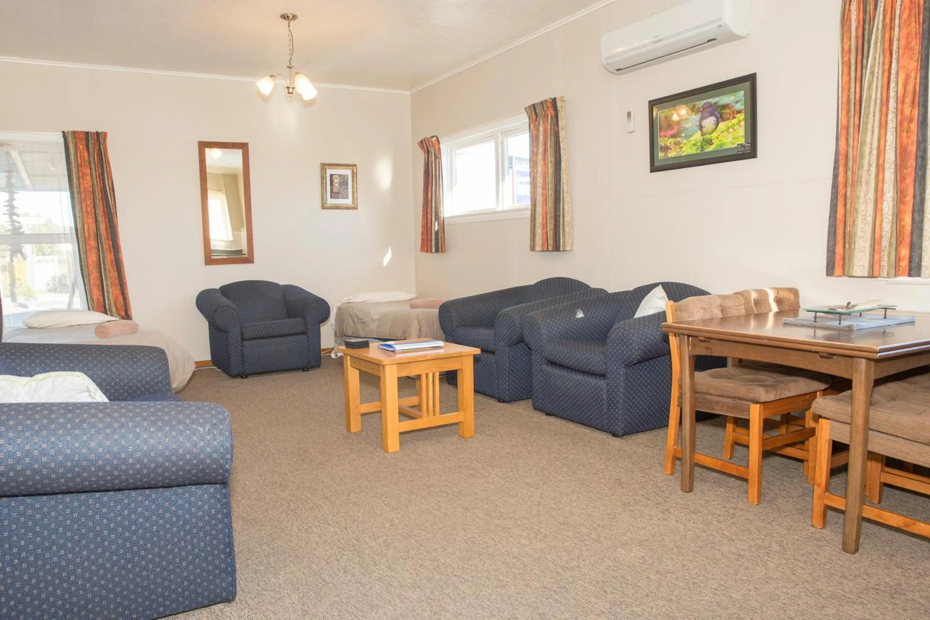 Living room in Greymouth Motel