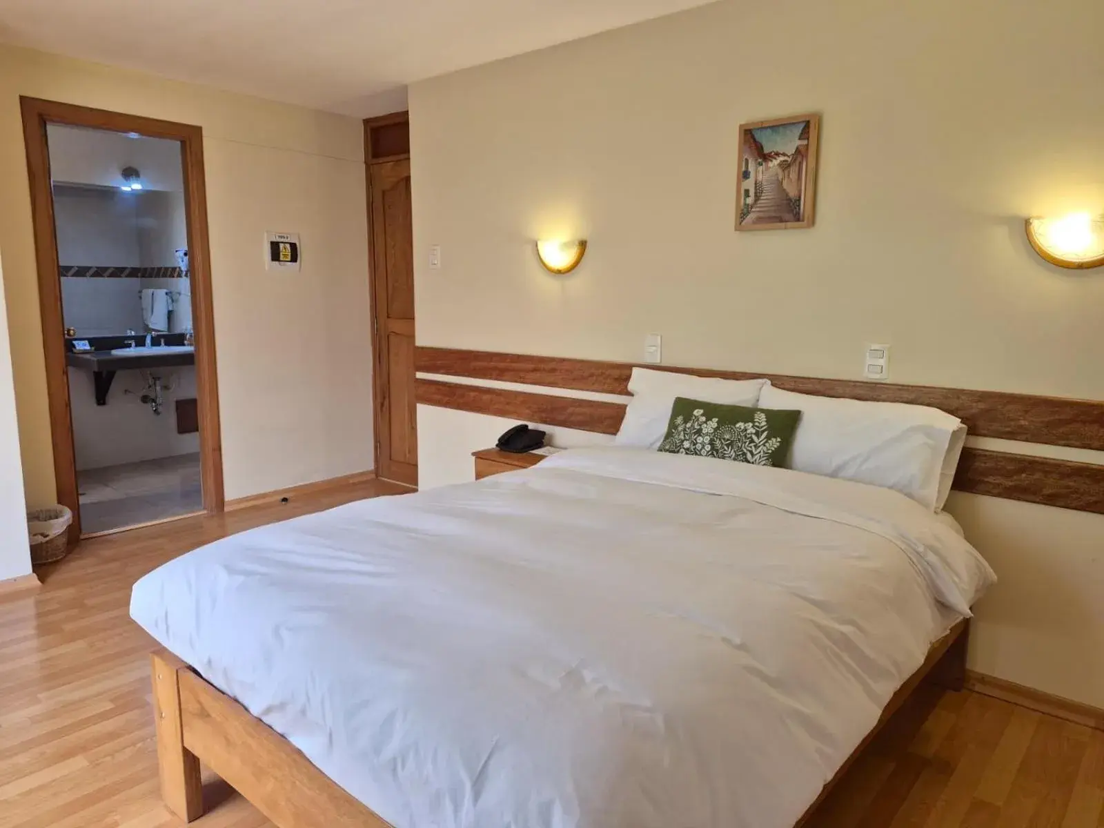 Single Room in Florida del Inca Hotel Single Room in Florida del Inca Hotel