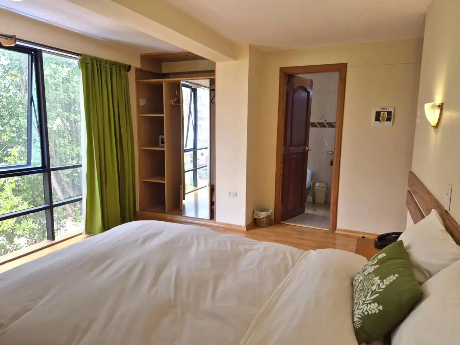 Single Room in Florida del Inca Hotel Single Room in Florida del Inca Hotel