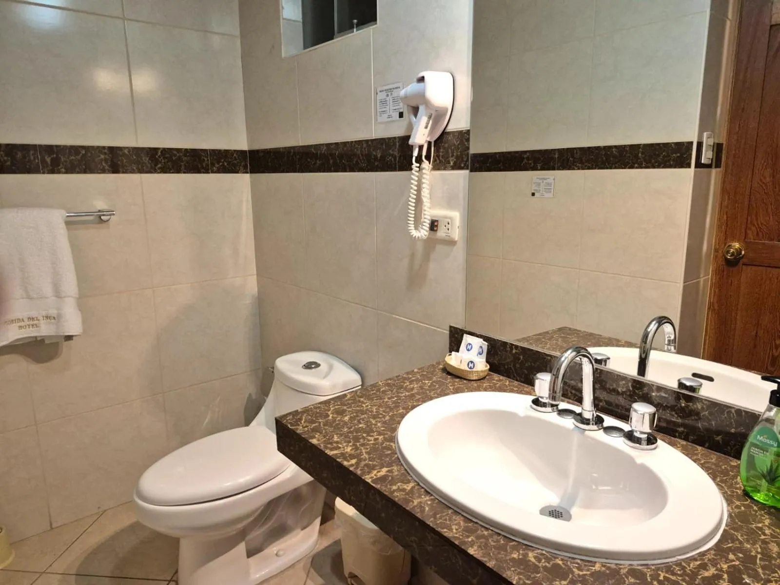 Bathroom in Florida del Inca Hotel