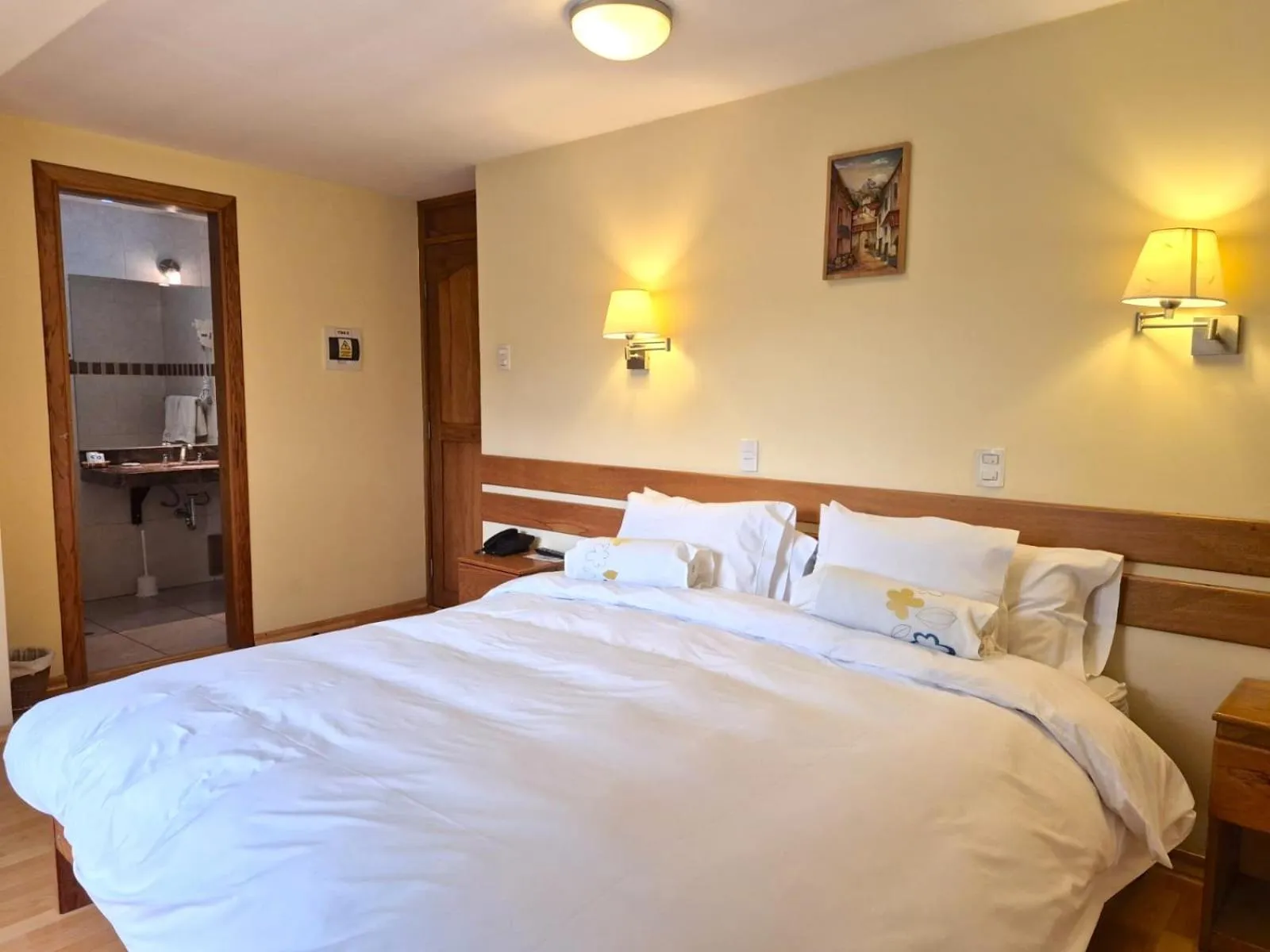 Bed in Florida del Inca Hotel