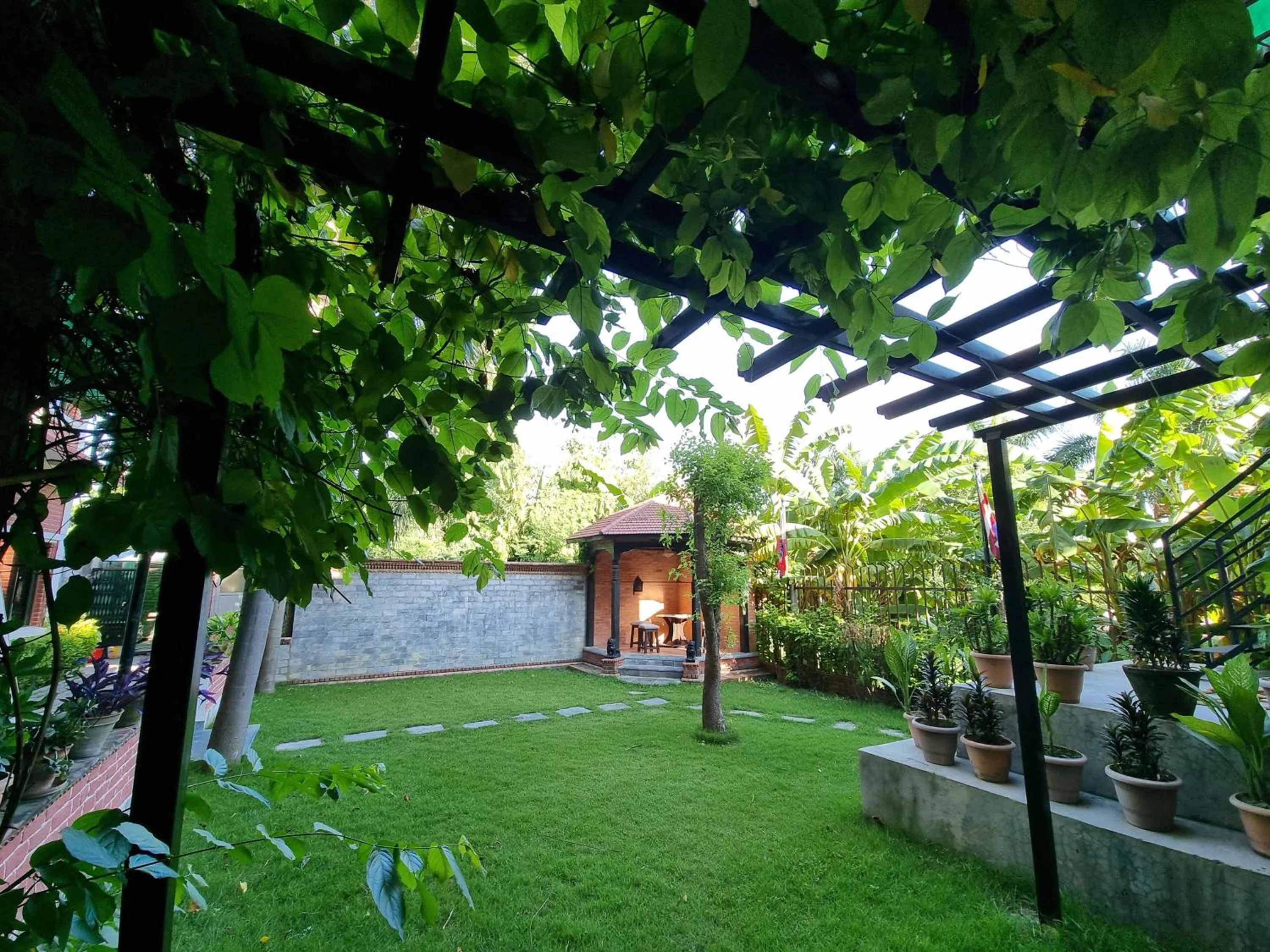 Restaurant/places to eat in Hotel Ananda Inn