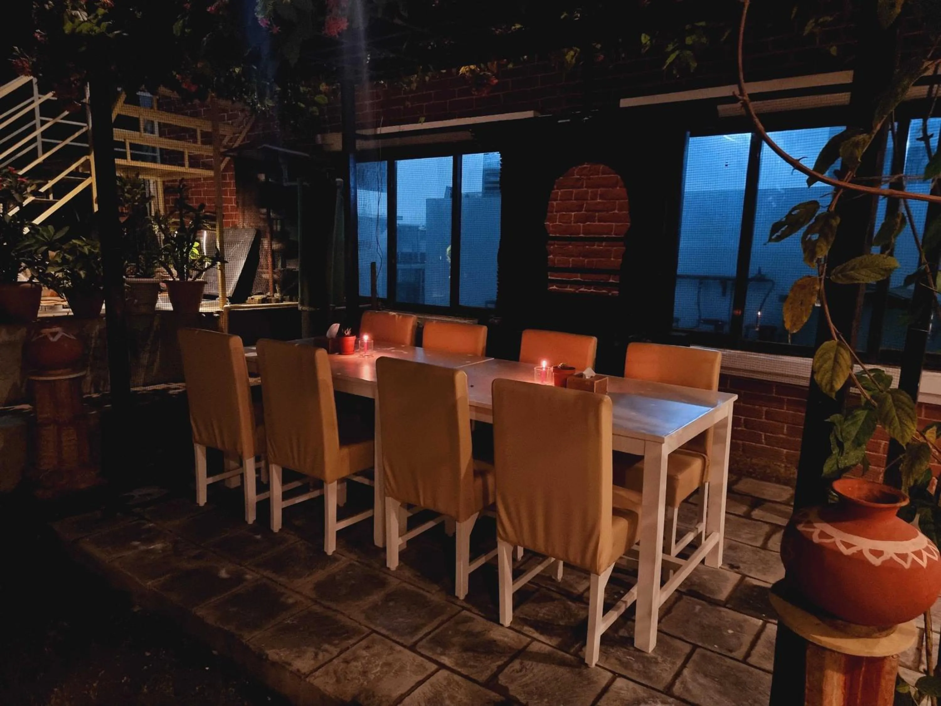Patio in Hotel Ananda Inn
