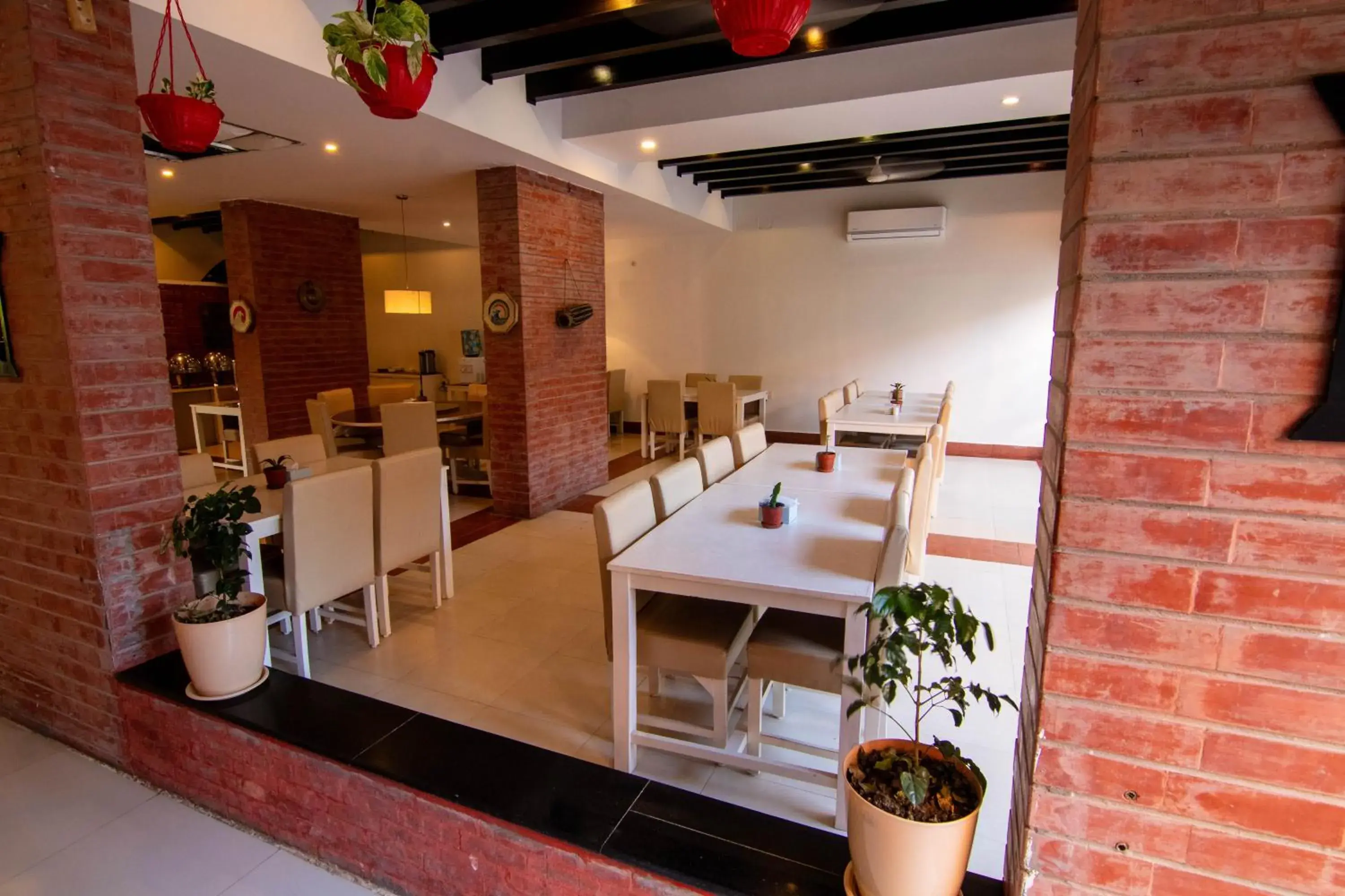 Restaurant/places to eat in Hotel Ananda Inn Restaurant/places to eat in Hotel Ananda Inn