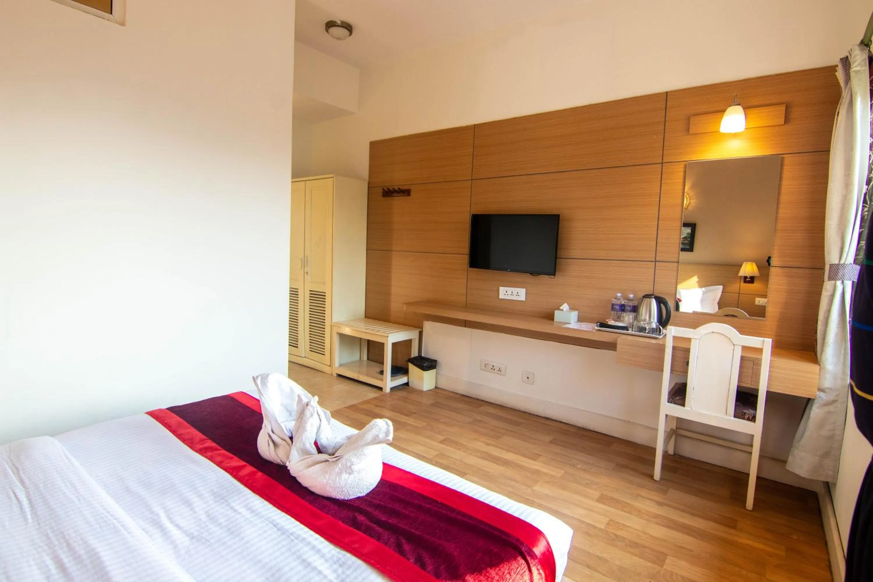 TV and multimedia, Bed in Hotel Ananda Inn