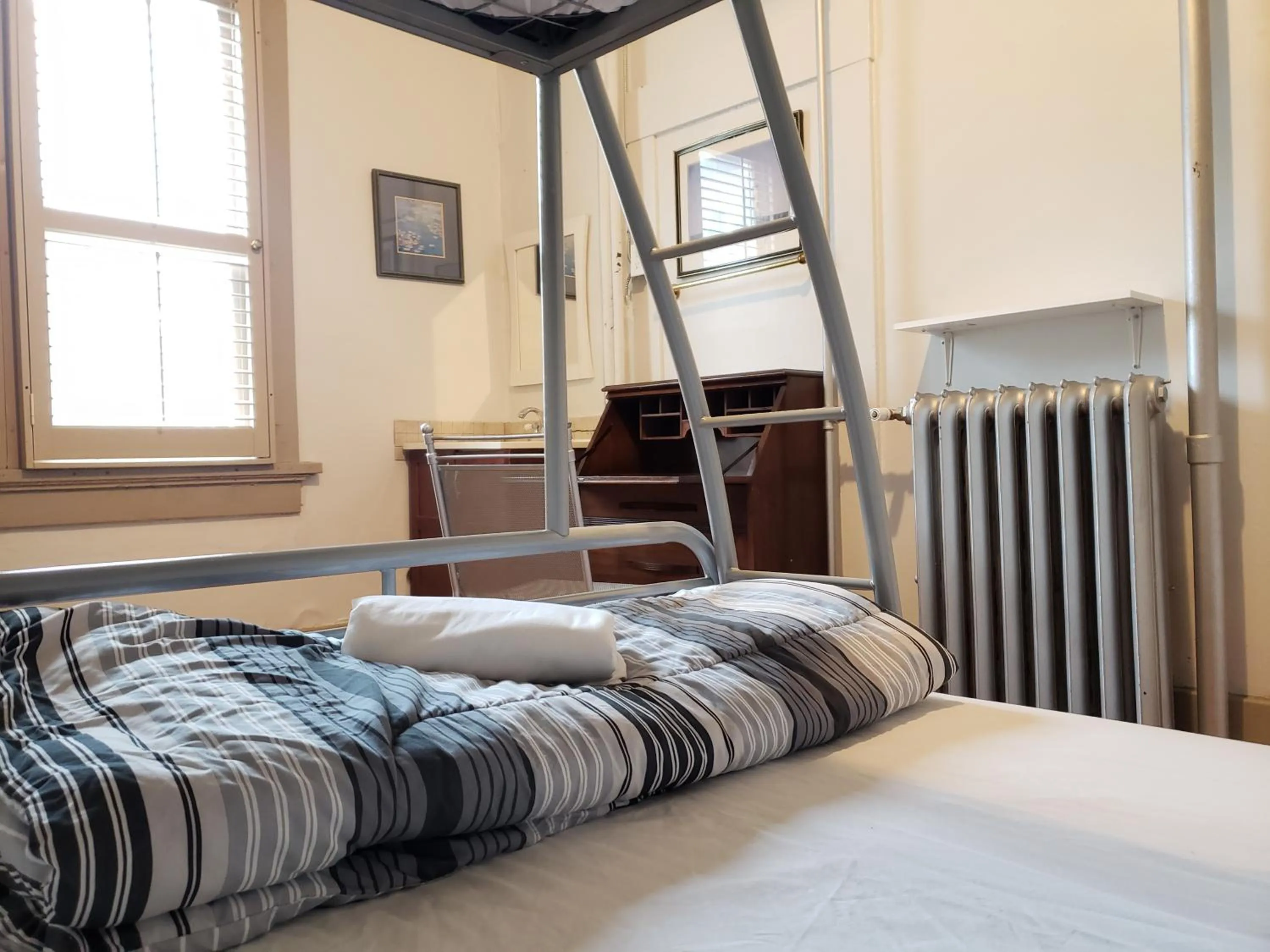 Spring, Bed in St Clair Hostel