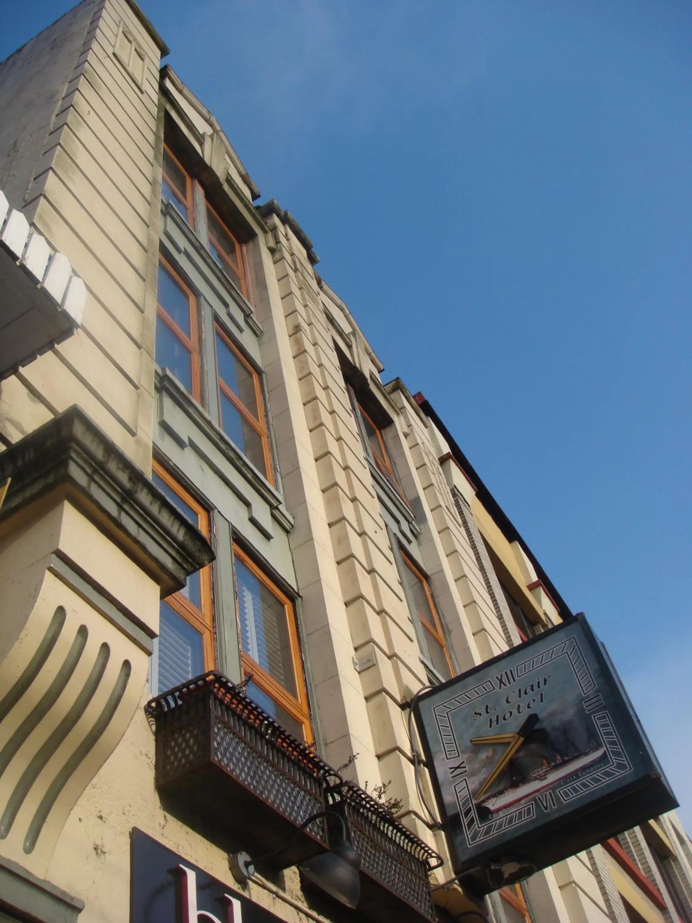 Facade/entrance in St Clair Hostel