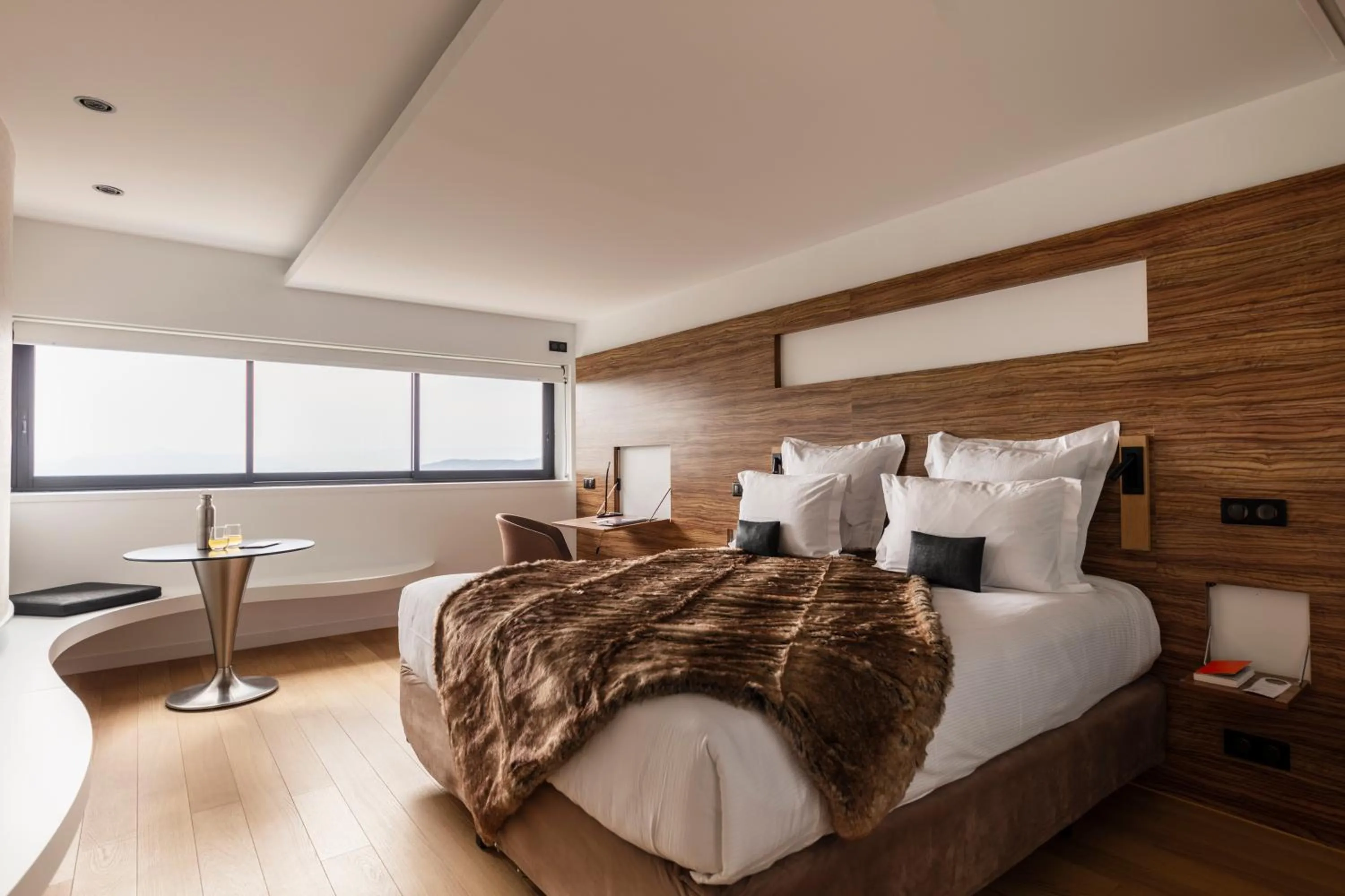 Photo of the whole room, Bed in Hôtel & Restaurant Origines par Adrien Descouls - Teritoria