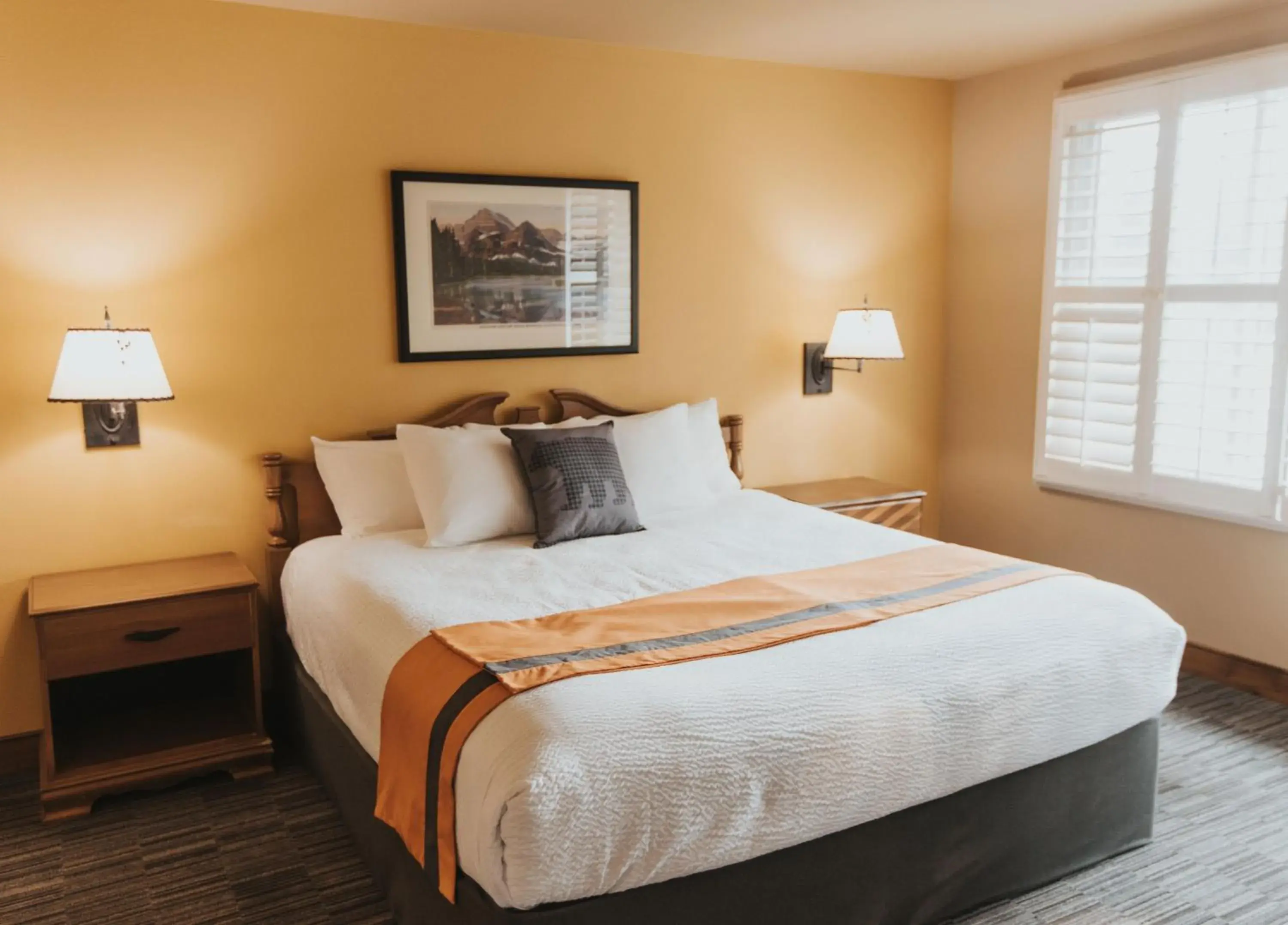 Bedroom, Bed in Grouse Mountain Lodge Bedroom, Bed in Grouse Mountain Lodge