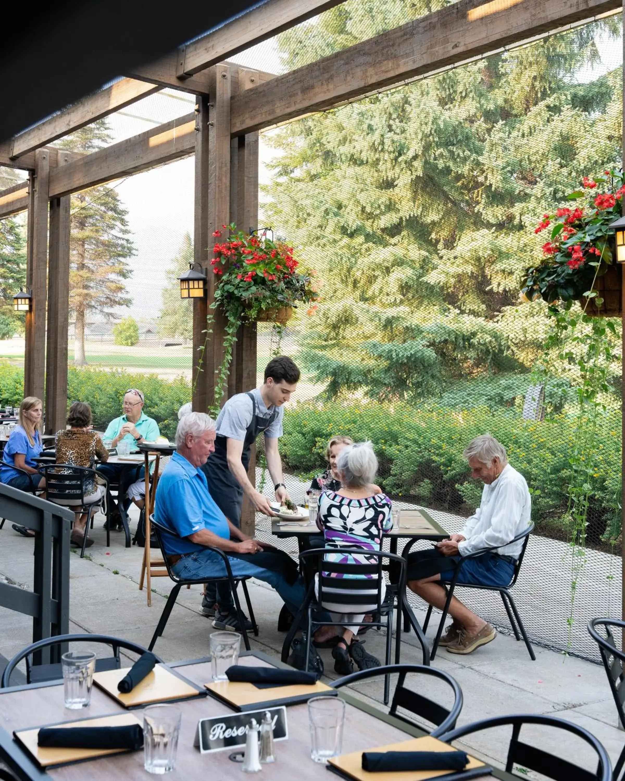 Restaurant/places to eat in Grouse Mountain Lodge Restaurant/places to eat in Grouse Mountain Lodge