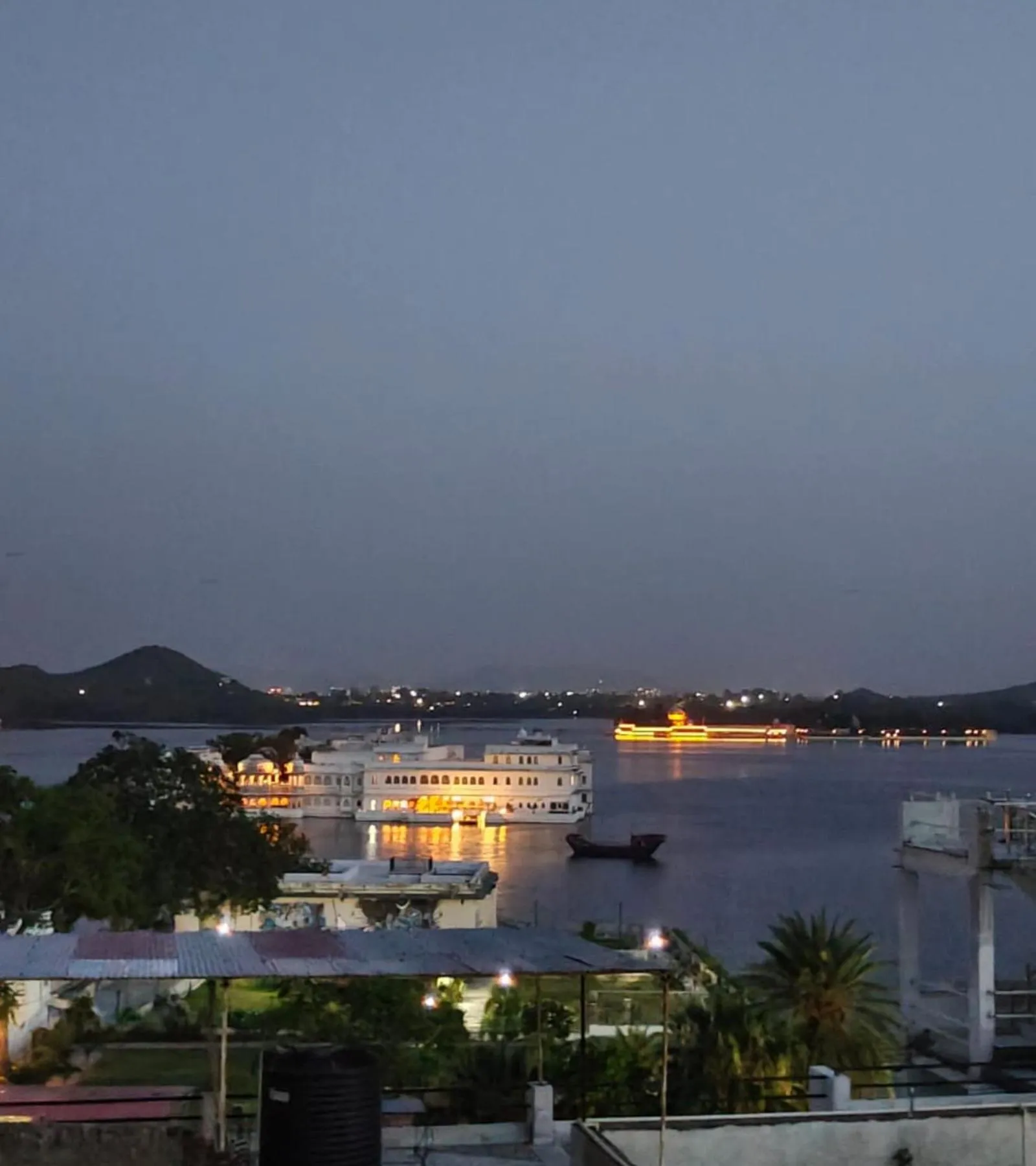 Lake view in The Hostel Crown