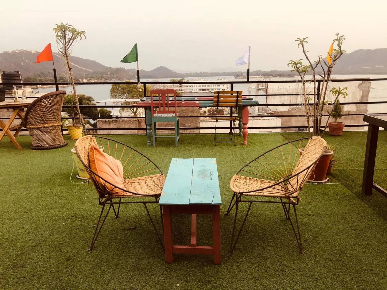 Restaurant/places to eat in The Hostel Crown